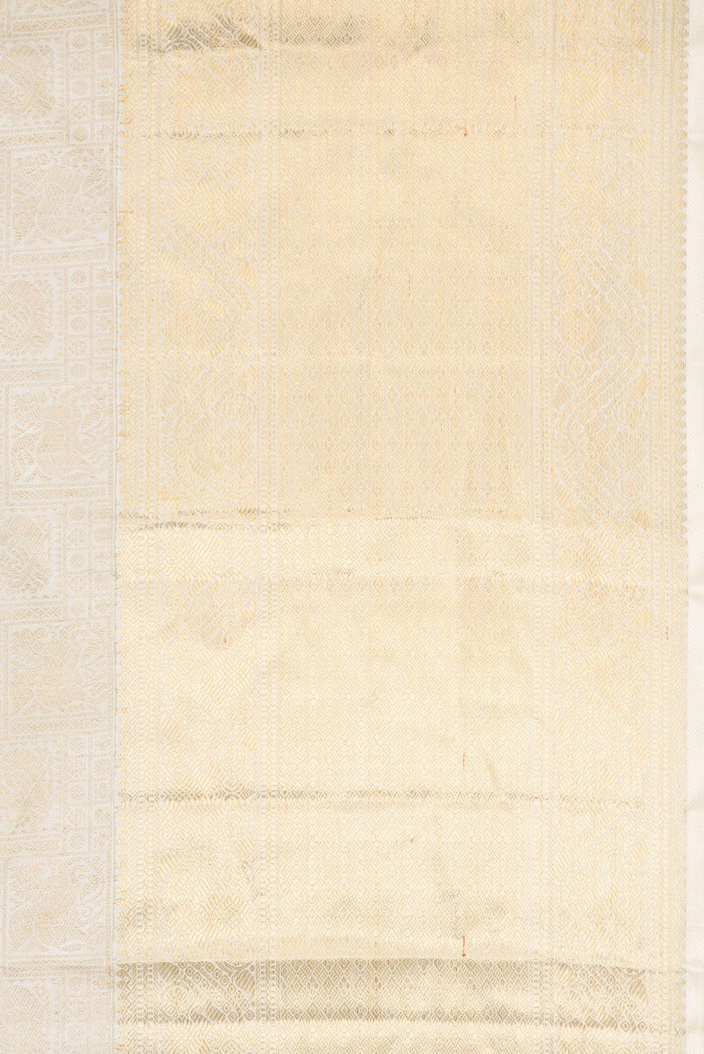 Border image of Off White Dual Tone Kanchipuram Silk Saree with Zari Brocade on the body and Zari Border. 