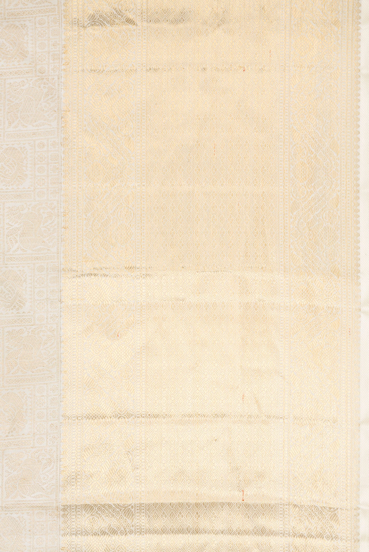Border image of Off White Dual Tone Kanchipuram Silk Saree with Zari Brocade on the body and Zari Border. 