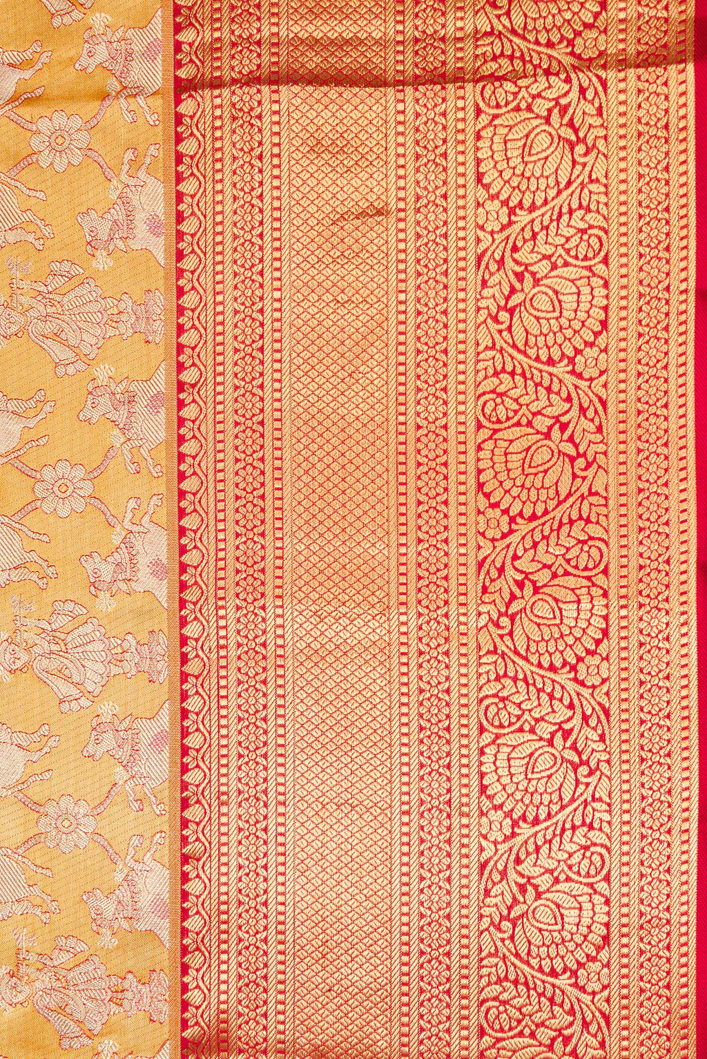 Border image of Gold Dual Tone Kanchipuram Tissue Silk Saree with Zari Brocade on the body and Zari Border. 