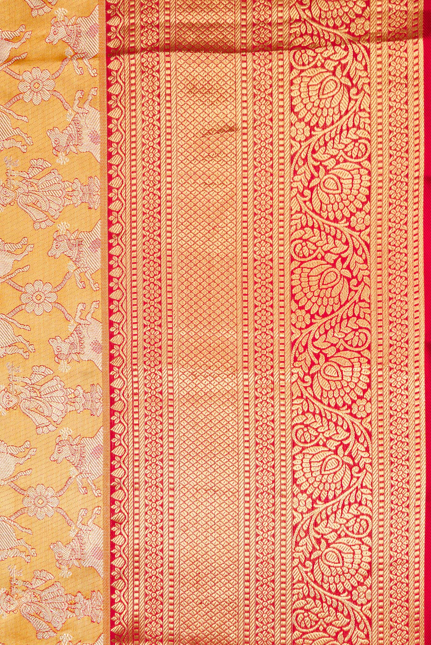 Border image of Gold Dual Tone Kanchipuram Tissue Silk Saree with Zari Brocade on the body and Zari Border. 
