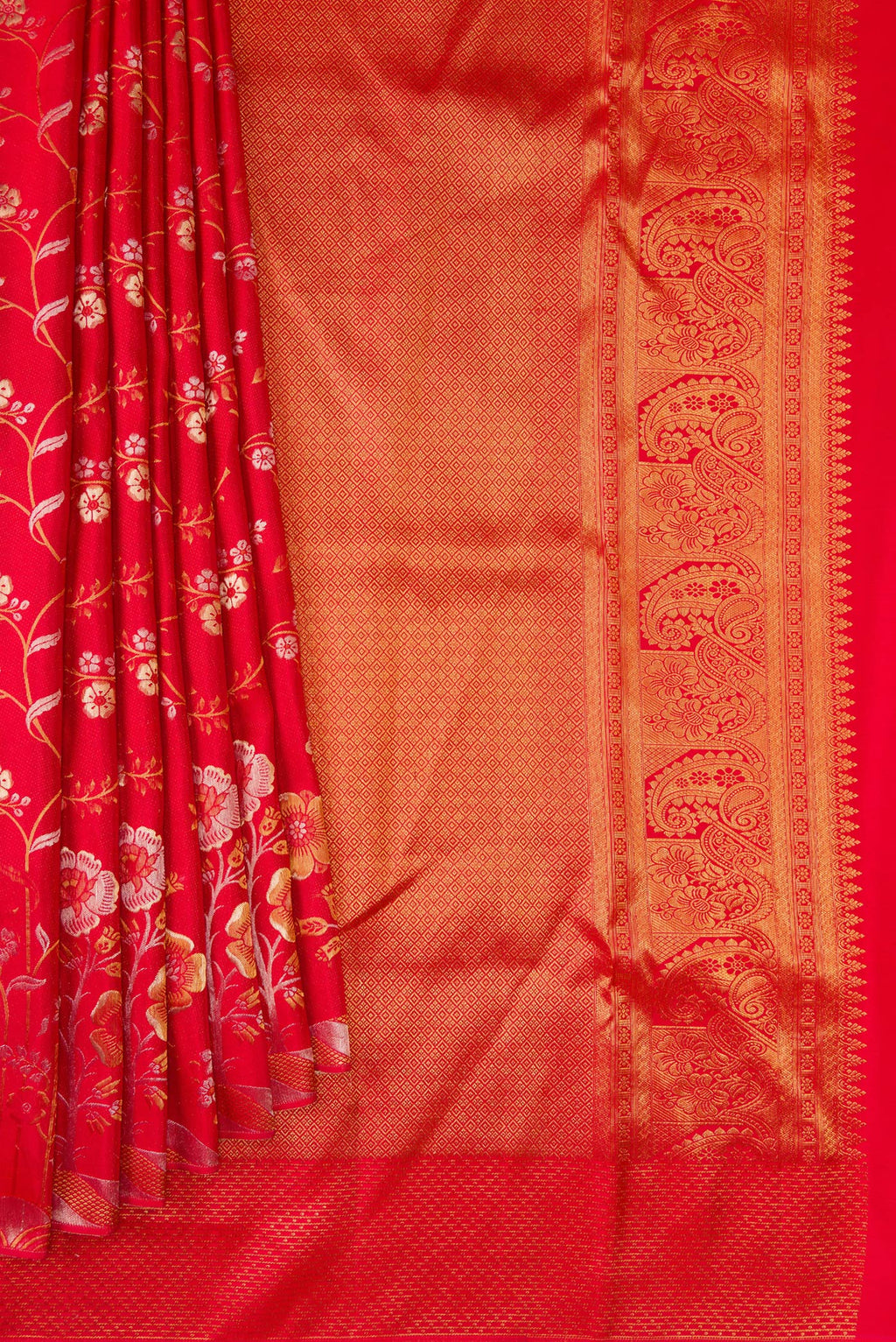 Pleats and pallu of Red Dual Tone Kanchipuram Silk Saree with Zari Brocade on the body and Fancy Border. 