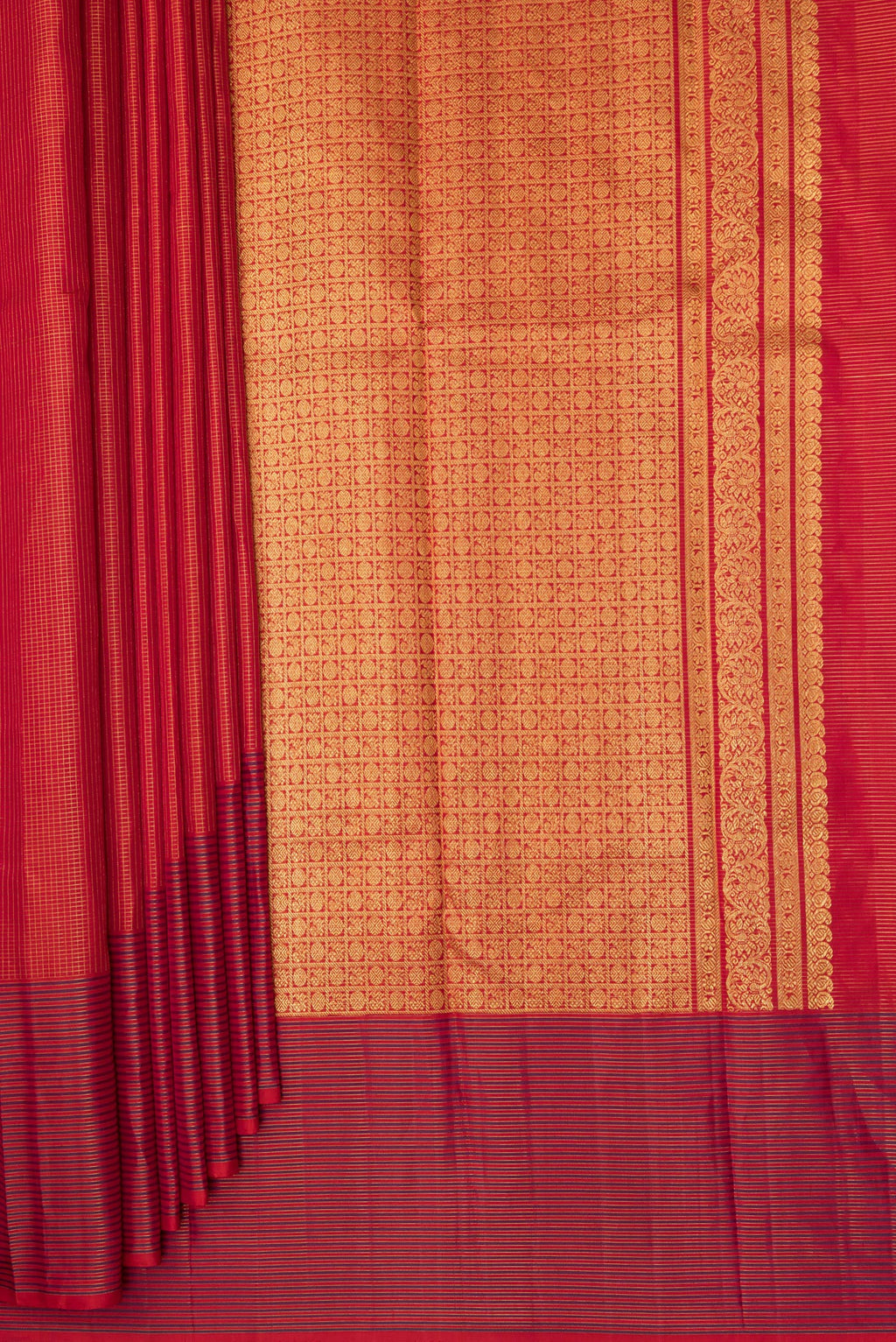Pleats and pallu of Pure Silk Maroon Dual Tone Kanjivaram Saree with Checked design on the body and Fancy Border. 