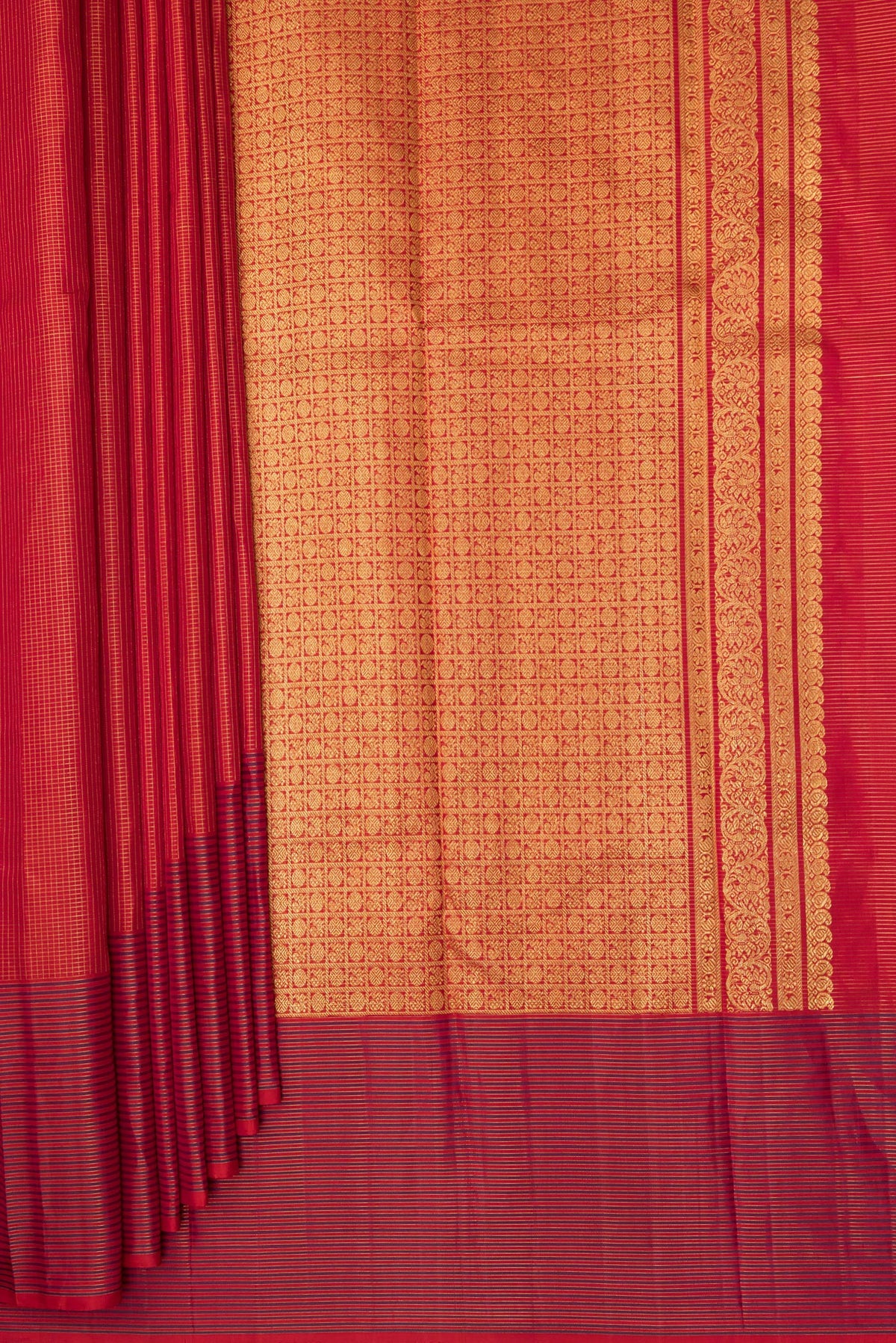 Pleats and pallu of Pure Silk Maroon Dual Tone Kanjivaram Saree with Checked design on the body and Fancy Border. 