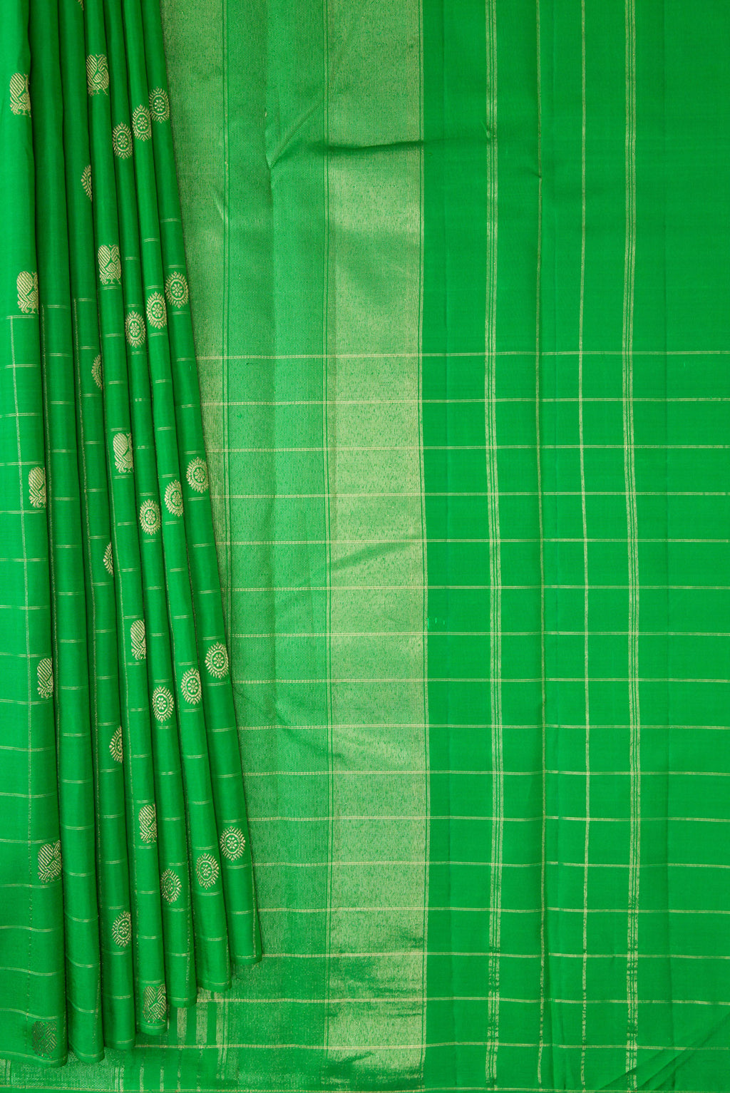 Pleats and pallu of Green Kanchipuram Silk Saree with Zari Butta on the body and Checks Border. 