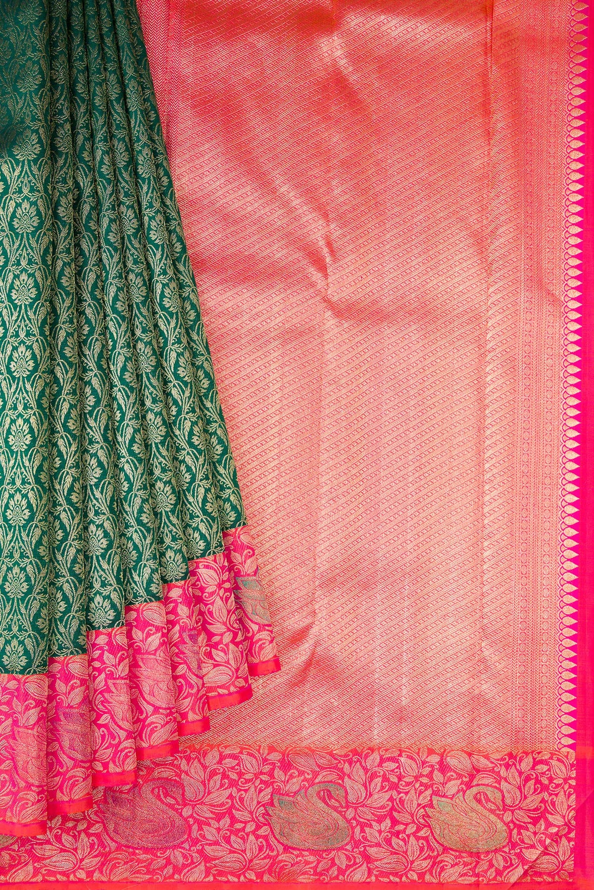Pleats and pallu of Bottle Green Dual Tone Kanchipuram Silk Saree with Zari Brocade on the body and Fancy Border. 