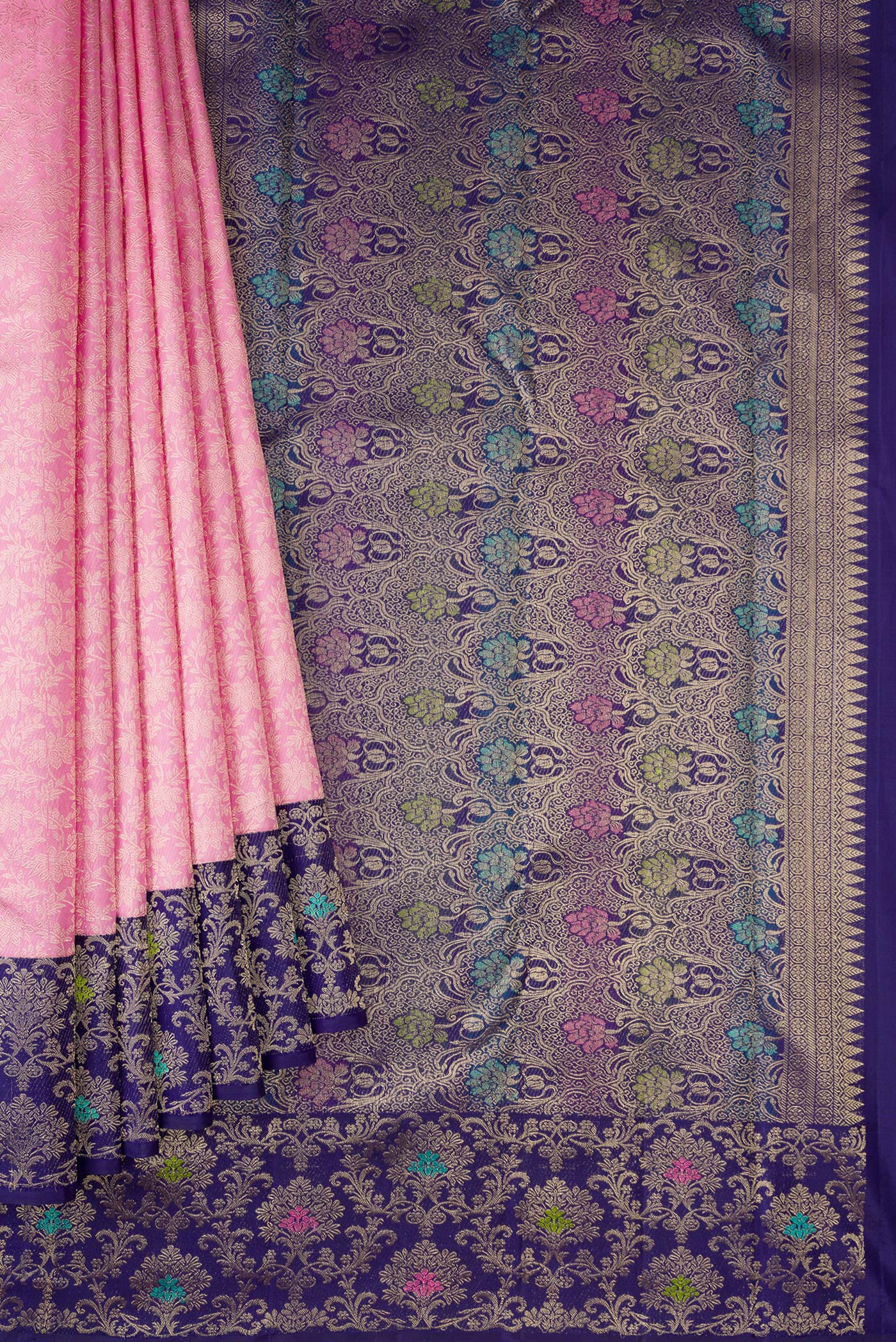 Pleats and pallu of Pink Dual Tone Kanchipuram Silk Saree with Zari Brocade on the body and Zari Border. 
