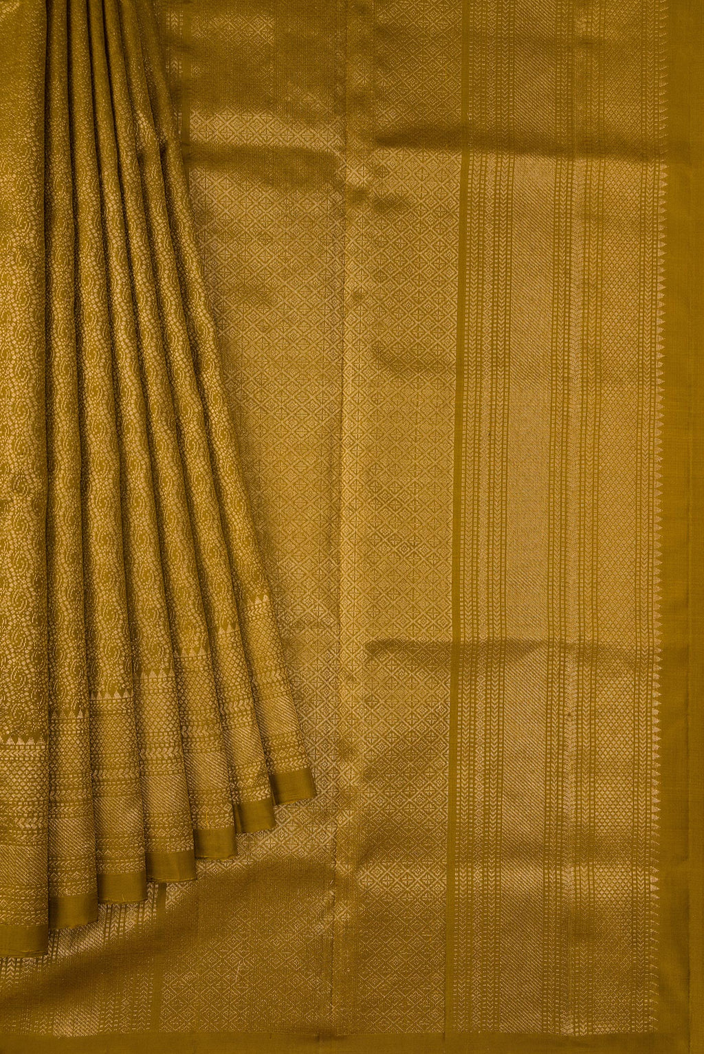 Pleats and pallu of Mehandi Green Dual Tone Soft Silk Saree with Zari Brocade on the body and Zari Border. 