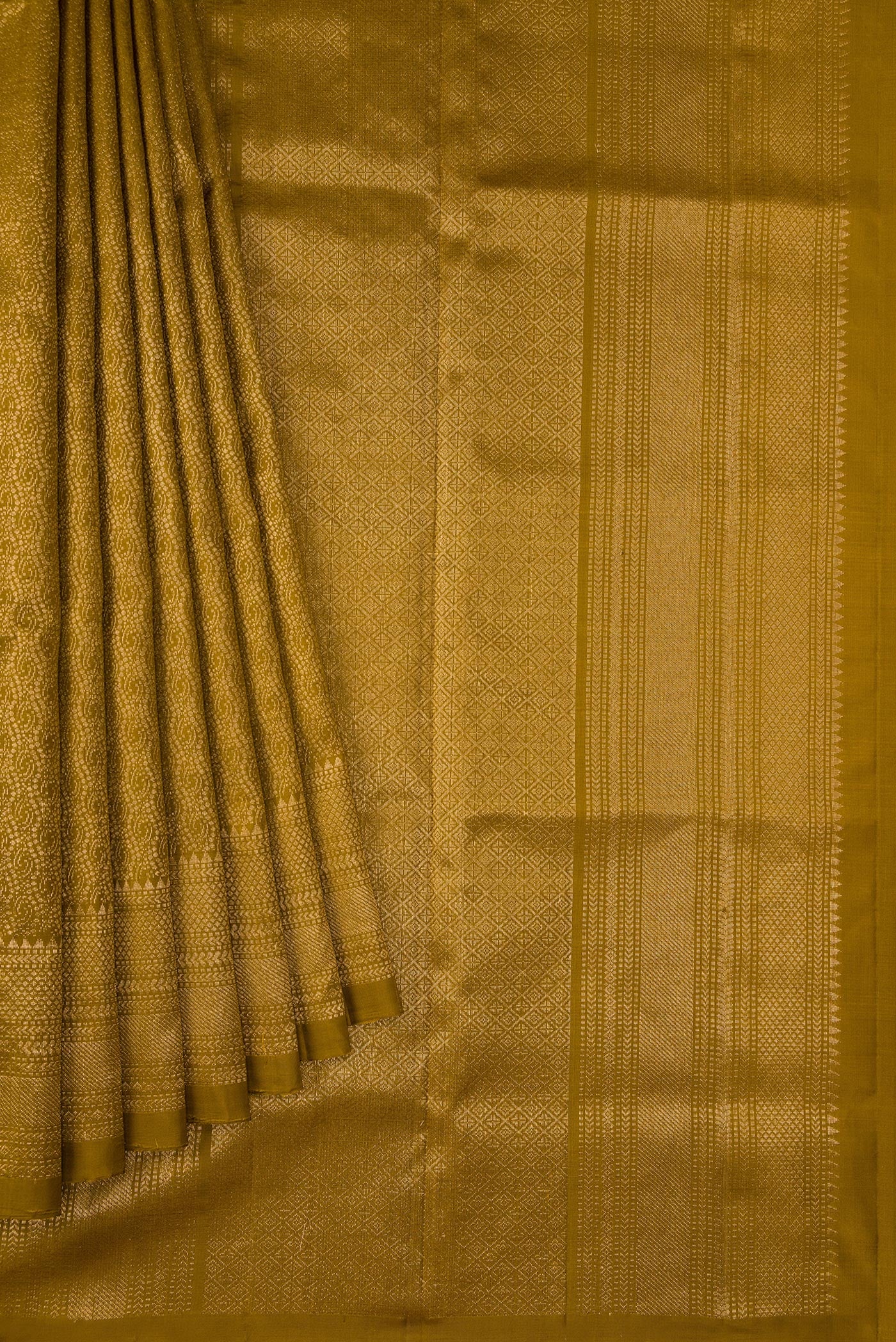 Pleats and pallu of Mehandi Green Dual Tone Soft Silk Saree with Zari Brocade on the body and Zari Border. 