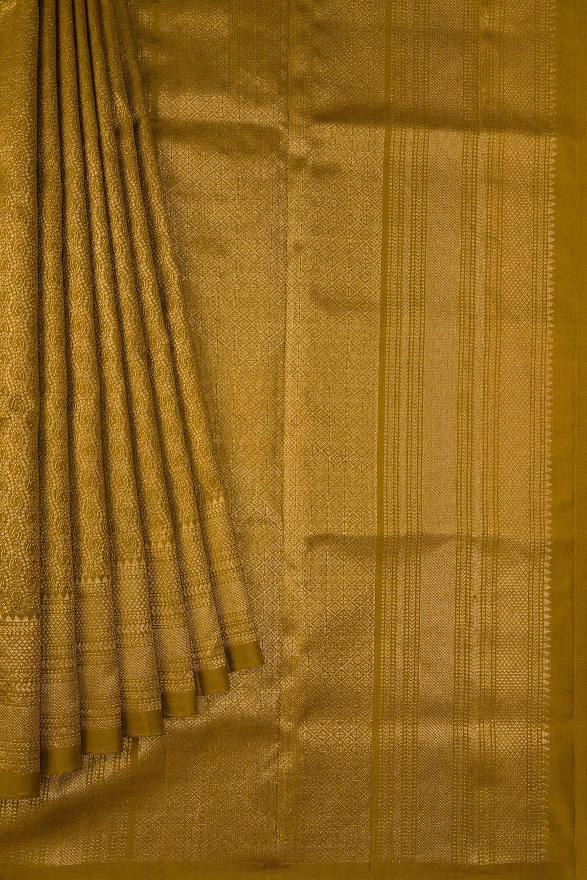 Pleats and pallu of Mehandi Green Dual Tone Soft Silk Saree with Zari Brocade on the body and Zari Border. 