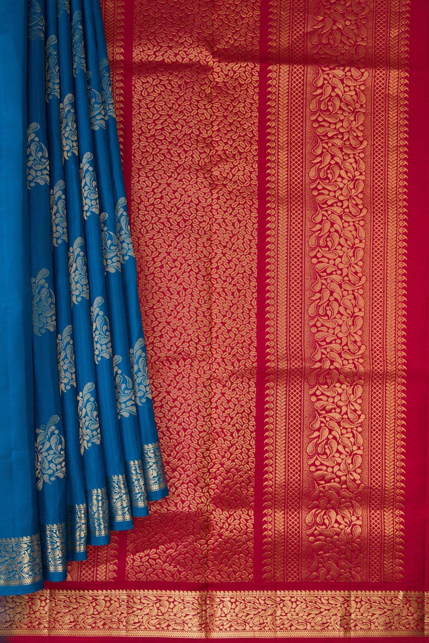 Pleats and pallu of Peacock Blue Dual Tone Soft Silk Saree with Zari Butta on the body and Zari Border. 