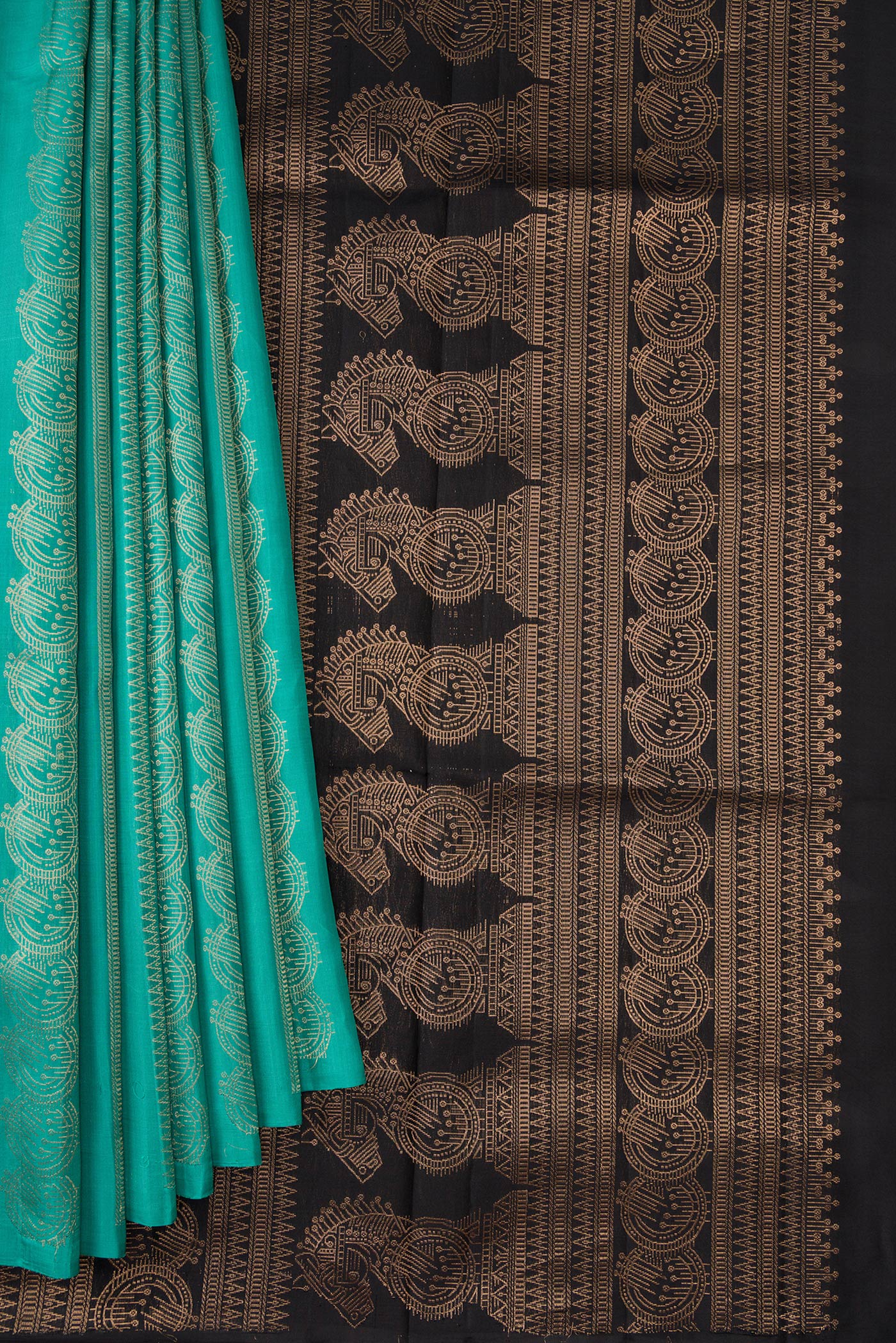 Pleats and pallu of Sea Green Dual Tone Soft Silk Saree with Stripes on the body and Without Border. 