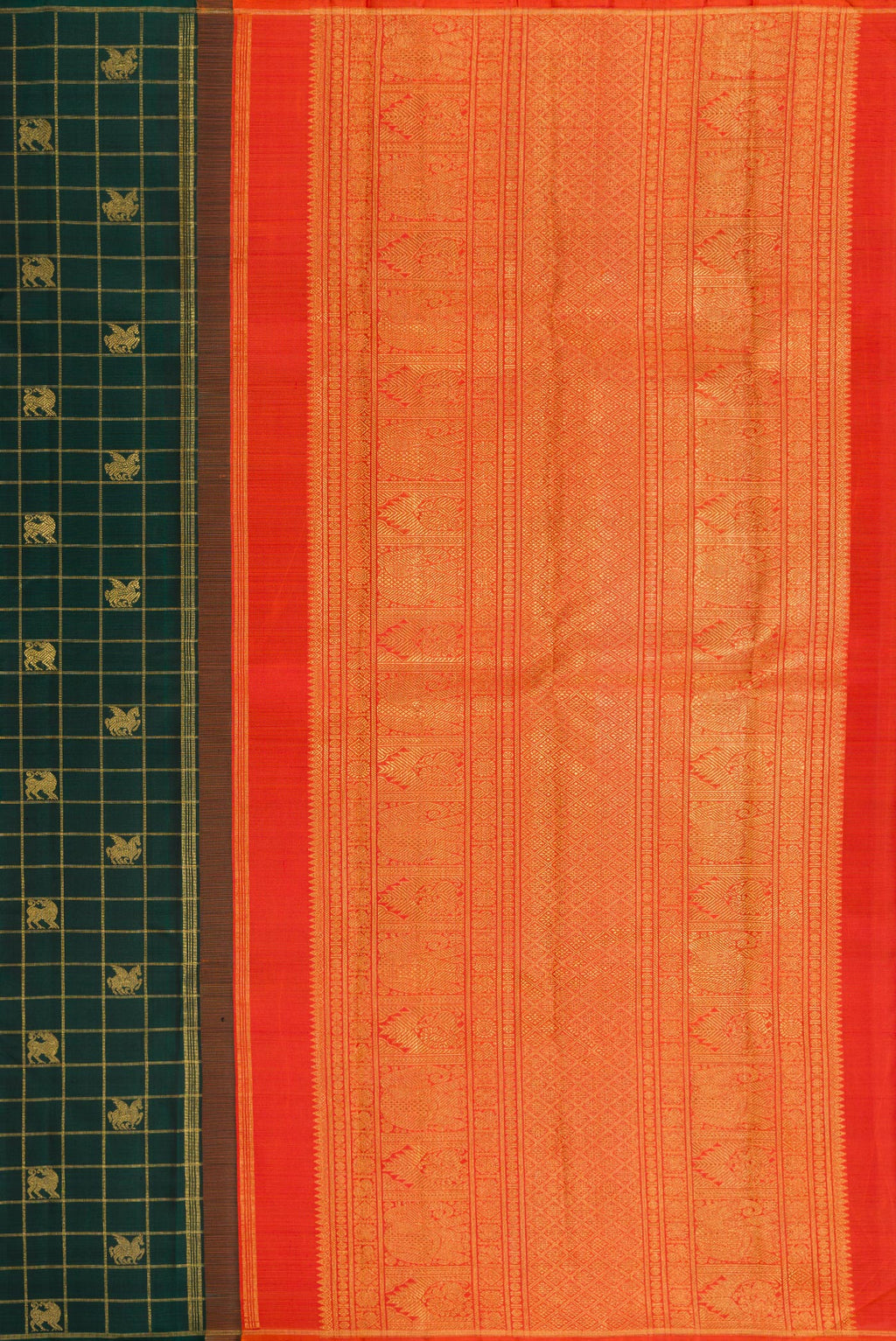 Close up image of the pallu of Pure Silk Pure Zari Bottle Green Dual Tone Kanjivaram Saree with Checked design on the body and Thin Zari Line. 