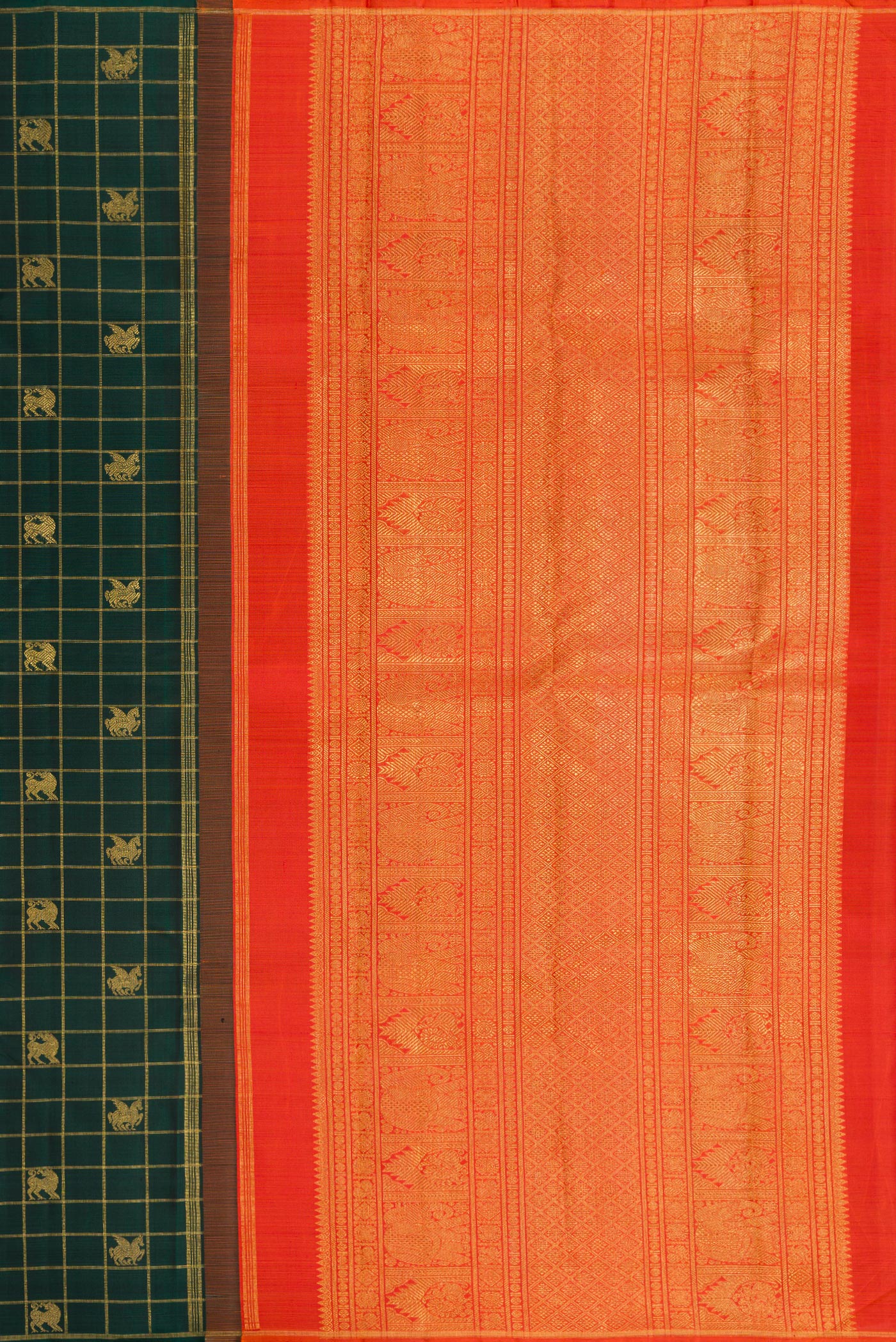 Close up image of the pallu of Pure Silk Pure Zari Bottle Green Dual Tone Kanjivaram Saree with Checked design on the body and Thin Zari Line. 