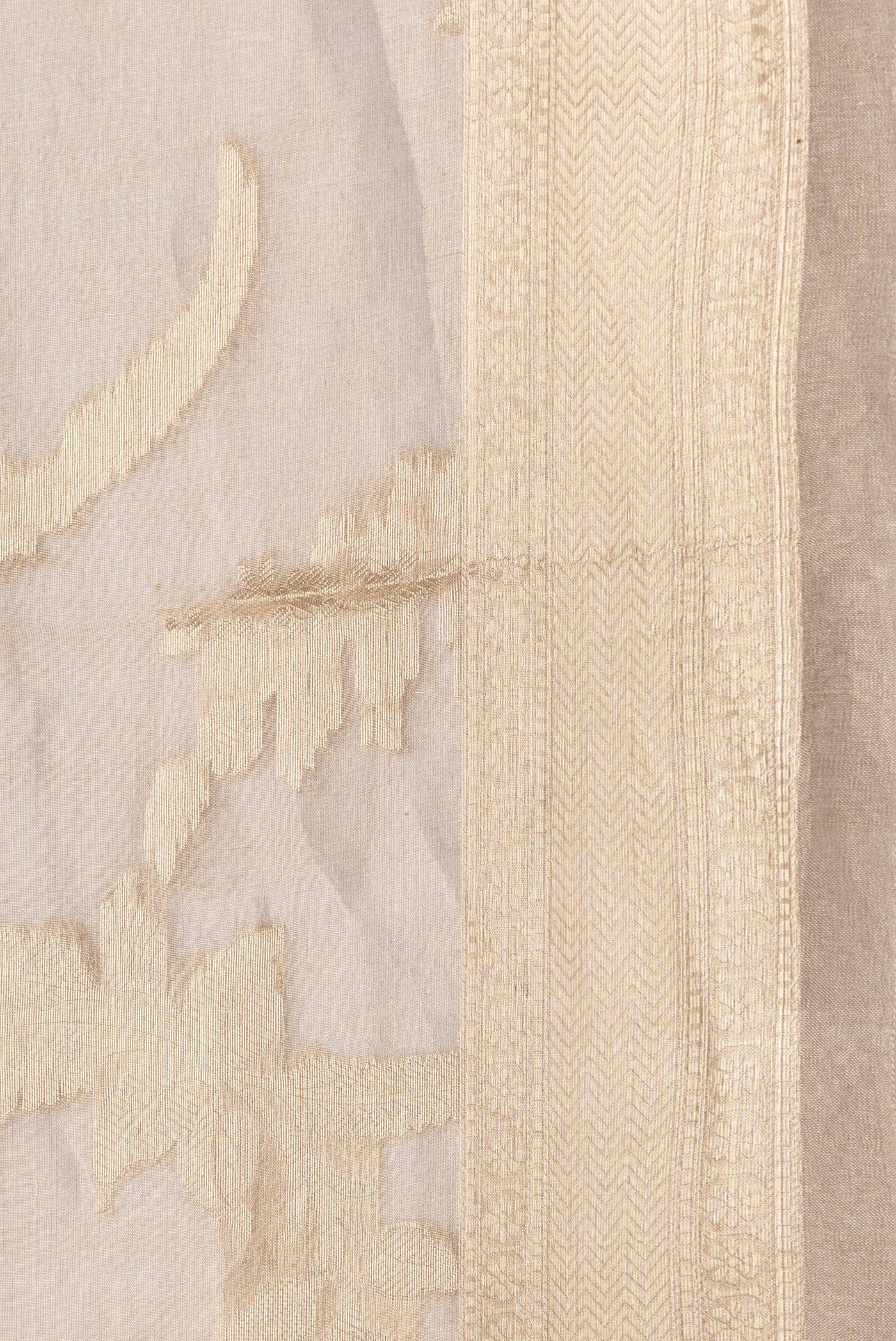 Border image of Gold Dual Tone Organza Silk Saree with Zari Brocade on the body and Zari Border. 