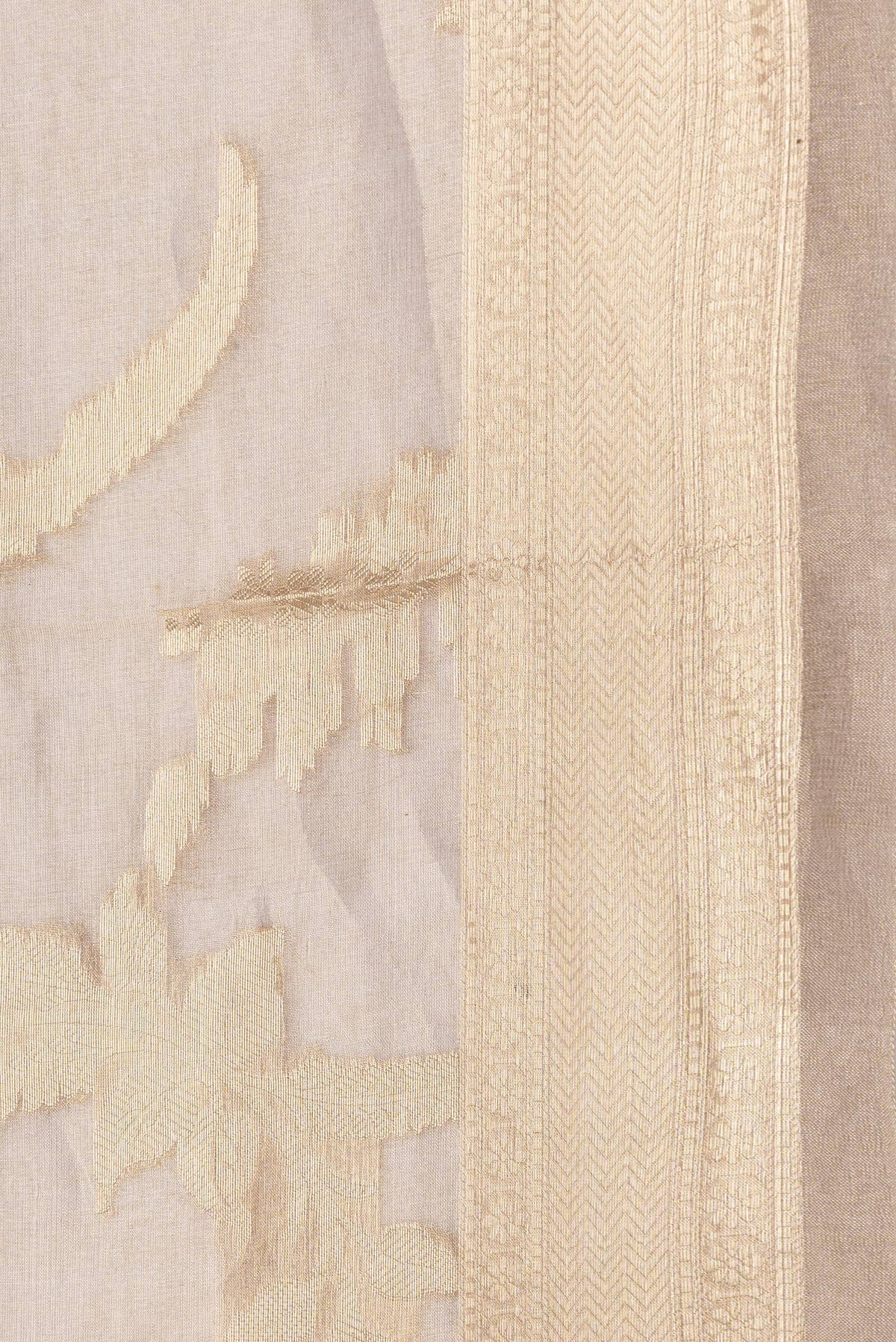 Border image of Gold Dual Tone Organza Silk Saree with Zari Brocade on the body and Zari Border. 