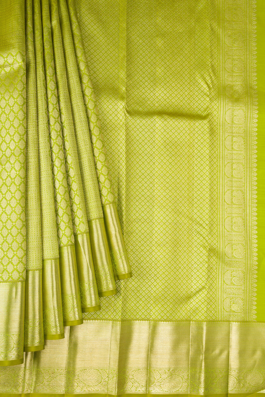 Pleats and pallu of Parrot Green Dual Tone Kanchipuram Silk Saree with Zari Brocade on the body and Zari Border. 