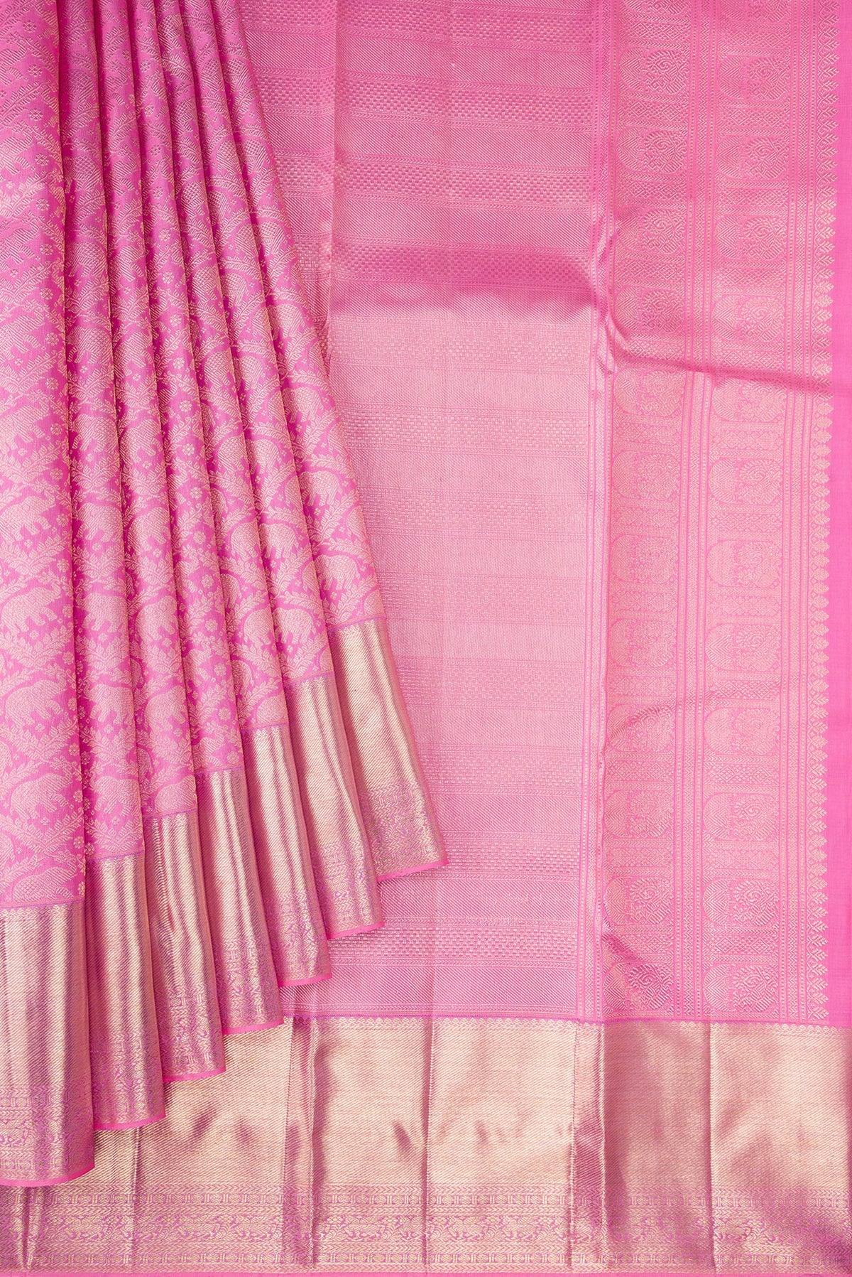 Pleats and pallu of Pink Dual Tone Kanchipuram Silk Saree with Zari Brocade on the body and Zari Border. 