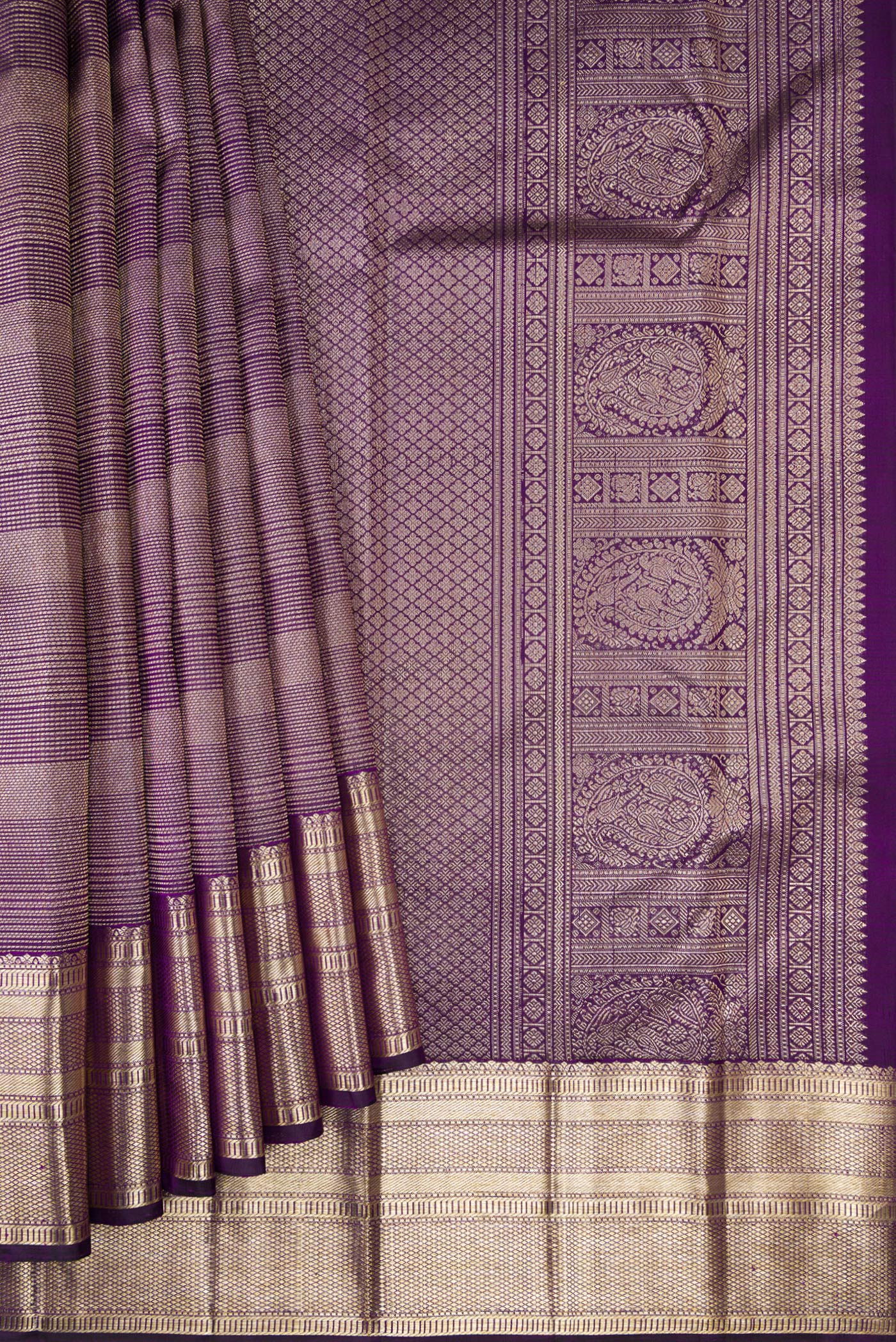Pleats and pallu of Violet Dual Tone Kanchipuram Silk Saree with Zari Brocade on the body and Zari Border. 