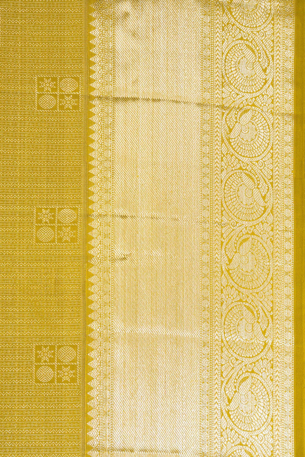 Border image of Mehandi Green Dual Tone Kanchipuram Silk Saree with Zari Brocade on the body and Zari Border. 