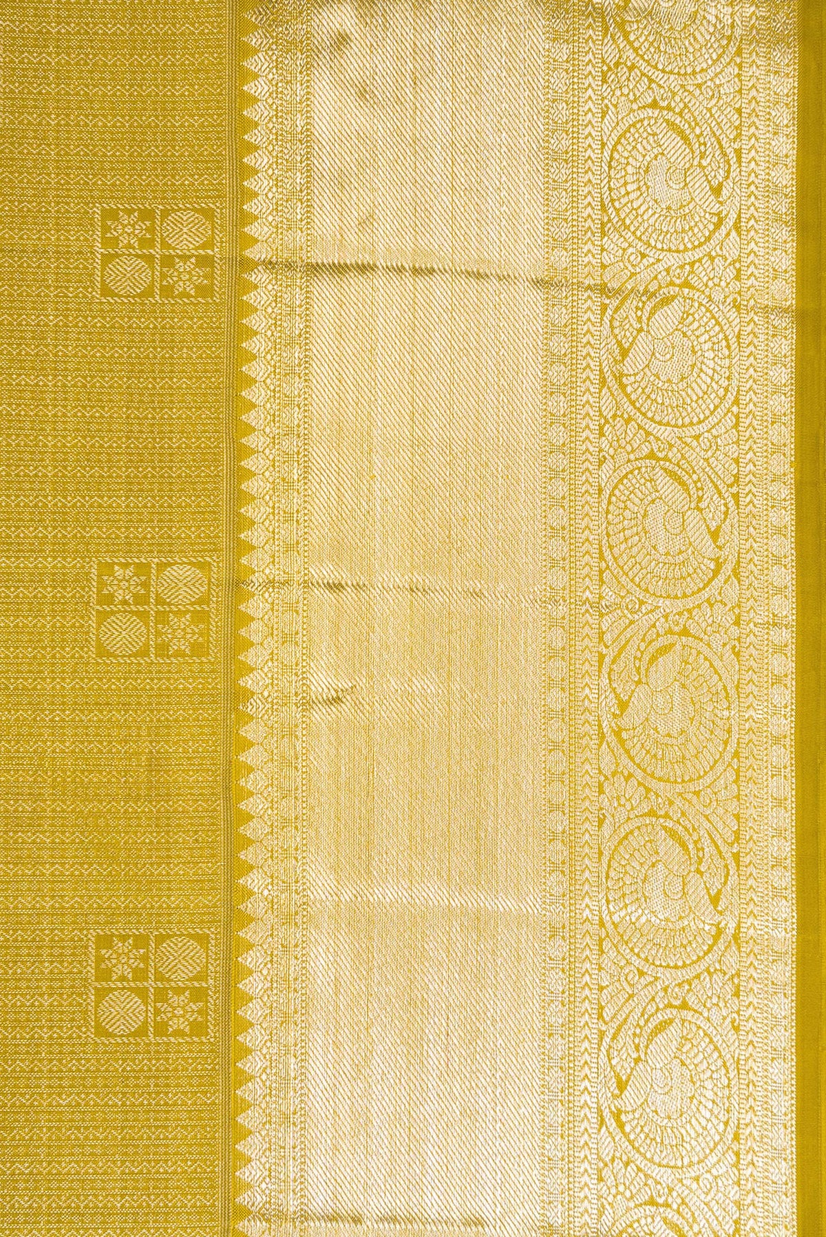 Border image of Mehandi Green Dual Tone Kanchipuram Silk Saree with Zari Brocade on the body and Zari Border. 