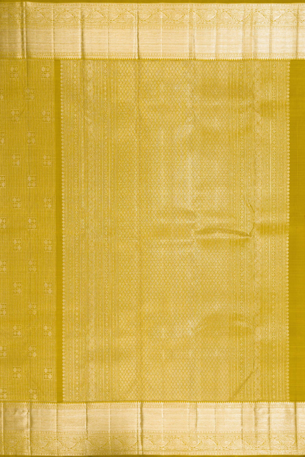 Close up image of the pallu of Mehandi Green Dual Tone Kanchipuram Silk Saree with Zari Brocade on the body and Zari Border. 