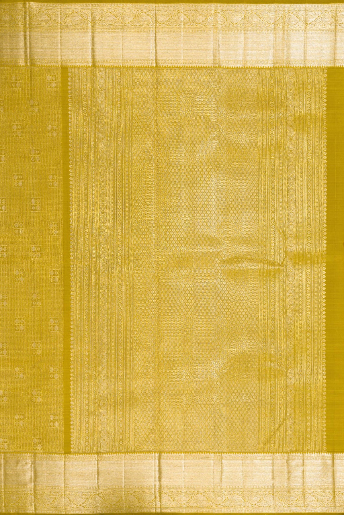 Close up image of the pallu of Mehandi Green Dual Tone Kanchipuram Silk Saree with Zari Brocade on the body and Zari Border. 
