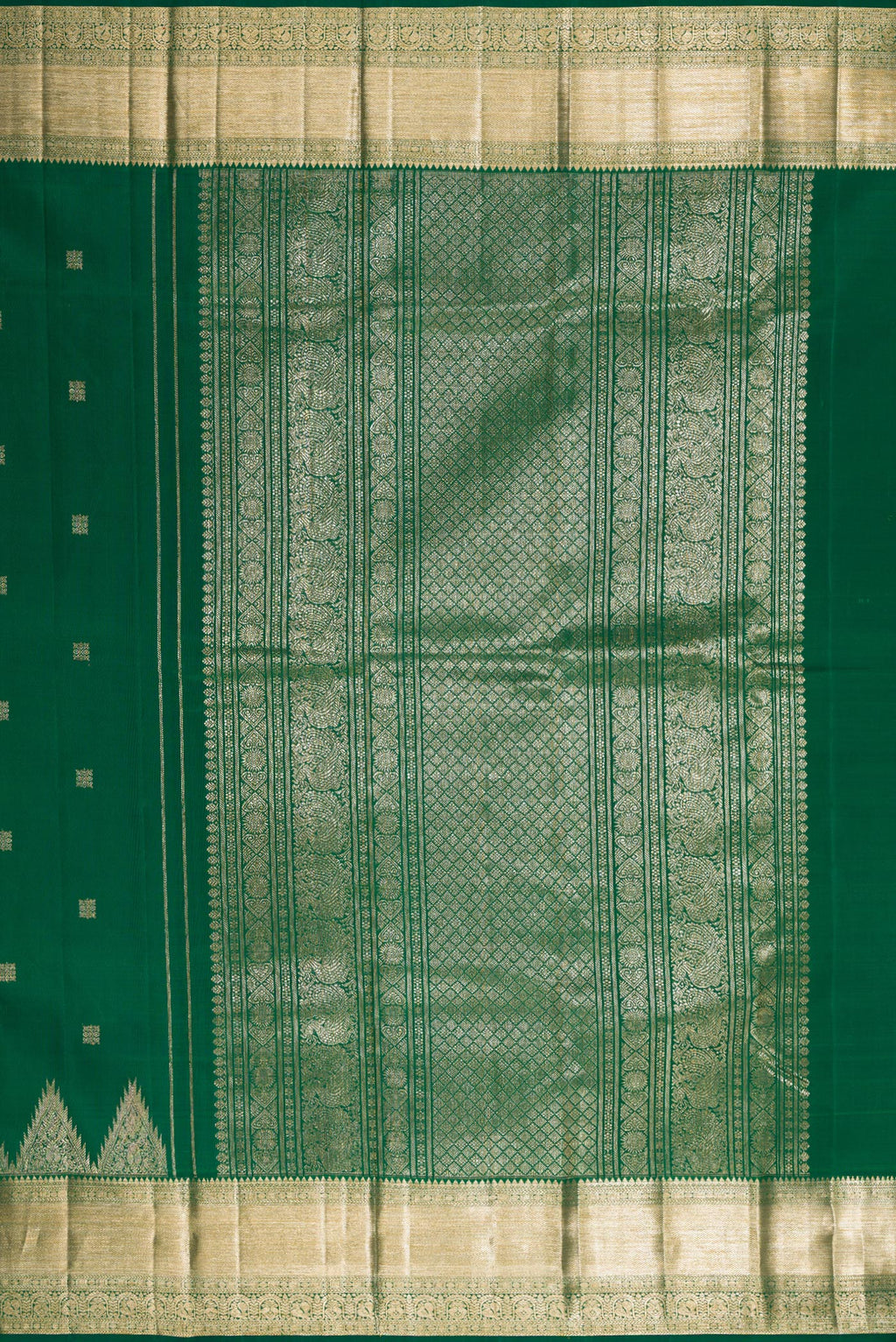Close up image of the pallu of Pure Silk Bottle Green Kanjivaram Saree with Zari Butta on the body and Zari Border. 
