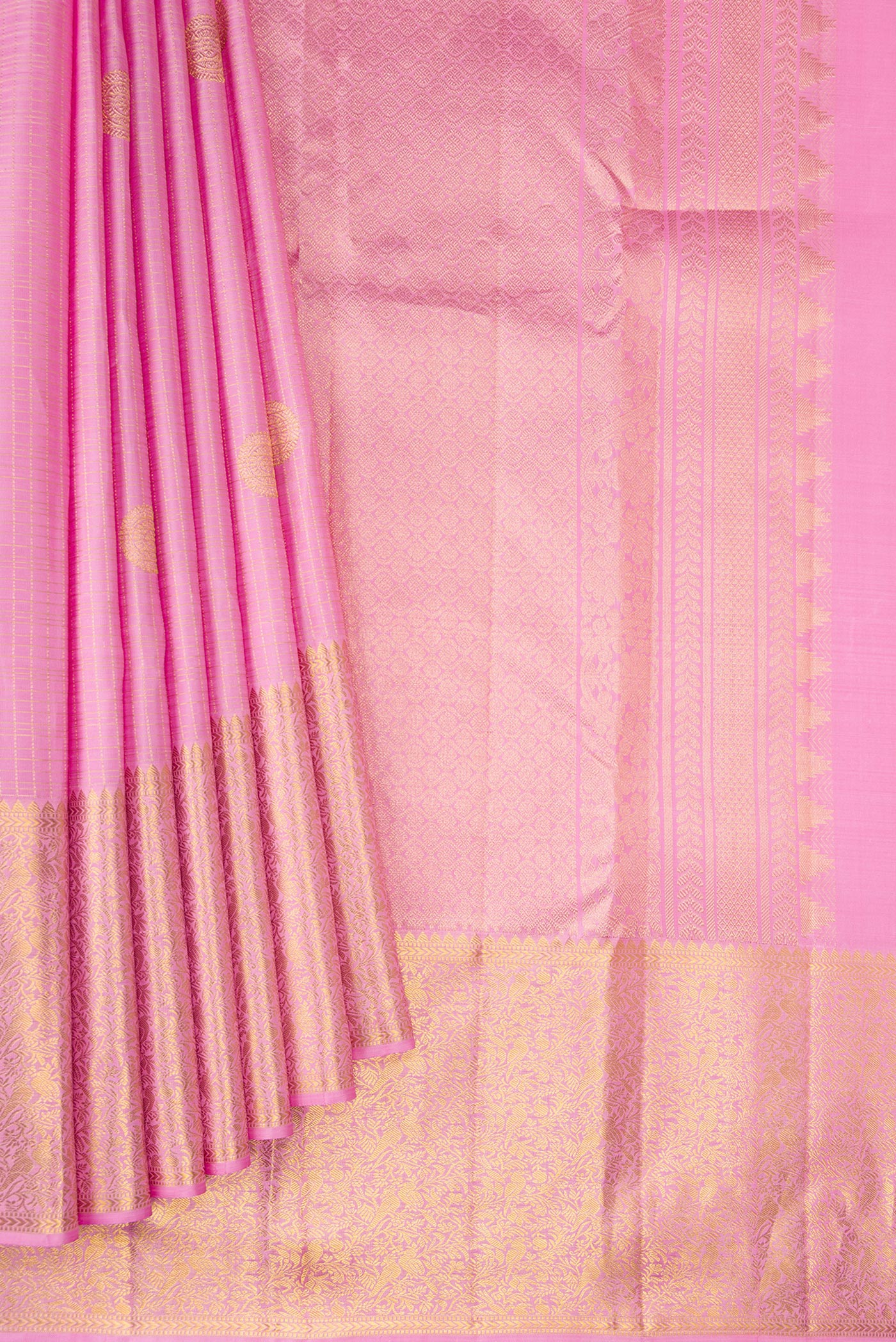Pleats and pallu of Pink Dual Tone Kanjivaram Silk Saree with Checked design on the body and Zari Border. 