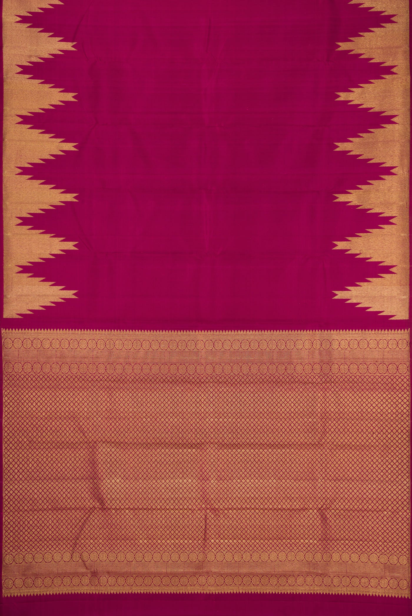 Flat view of Magenta Dual Tone Kanchipuram Silk Saree with Plain Body and Temple Border. 