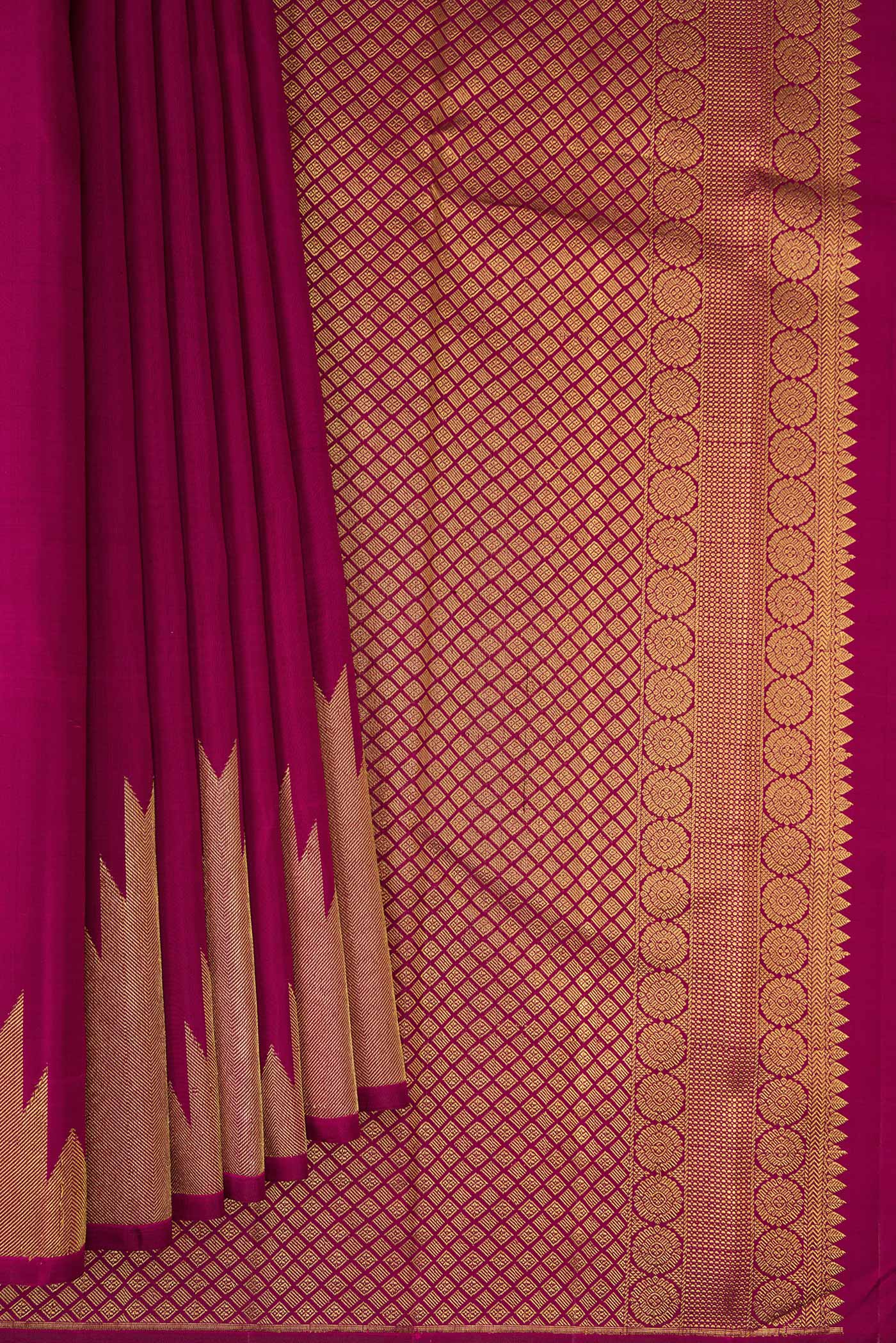 Pleats and pallu of Magenta Dual Tone Kanchipuram Silk Saree with Plain Body and Temple Border. 