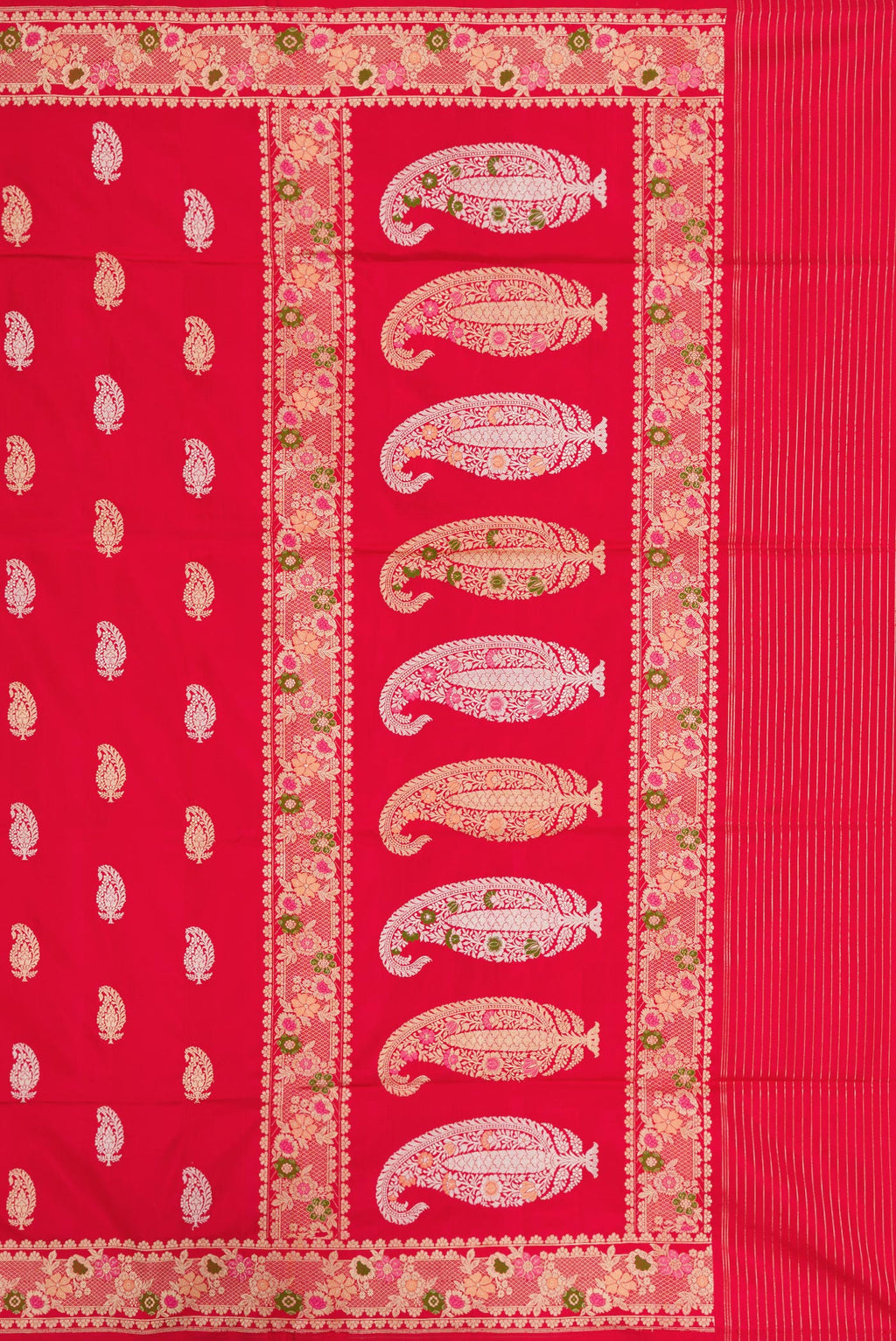 Close up image of the pallu of Dark Pink Dual Tone Banarasi Silk Saree with Zari Butta on the body and Zari Border. 