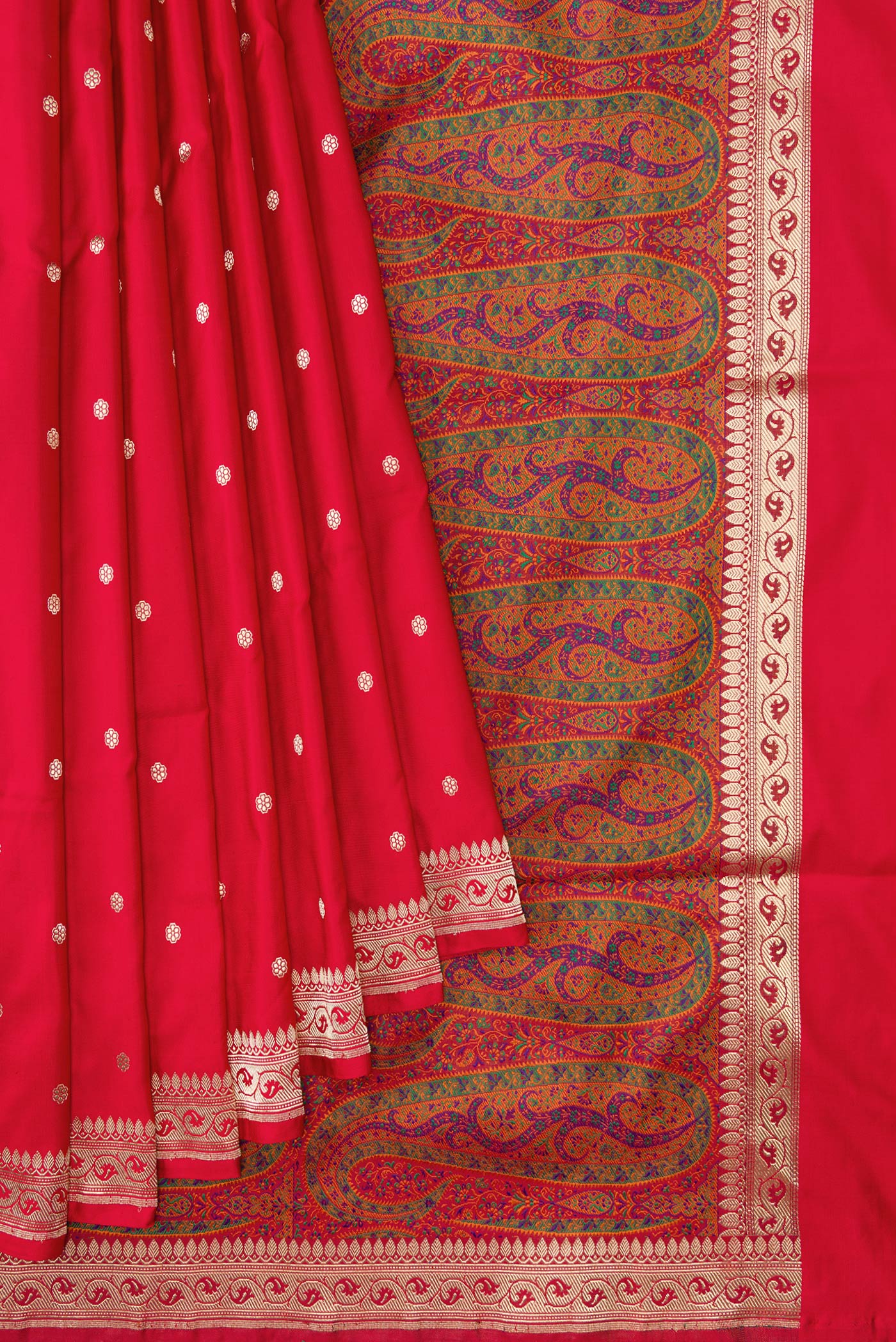 Pleats and pallu of Red Dual Tone Banarasi Silk Saree with Zari Butta on the body and Zari Border. 