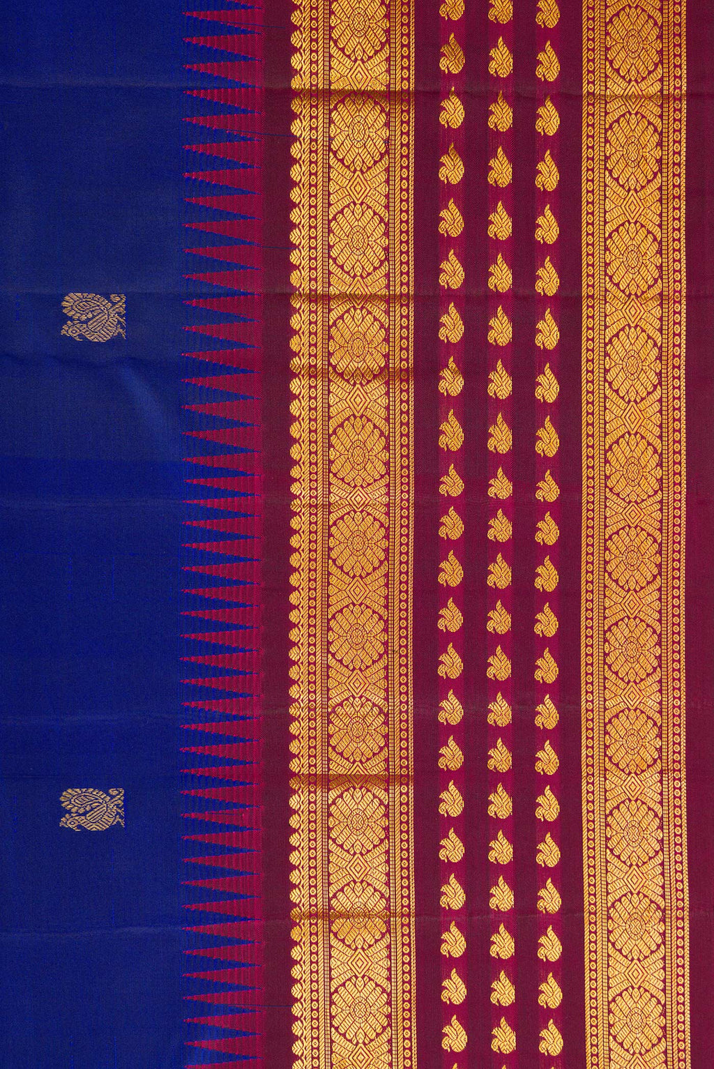 Border image of Royal Blue Dual Tone Kanjivaram Silk Saree with Zari Butta on the body and Zari Border. 