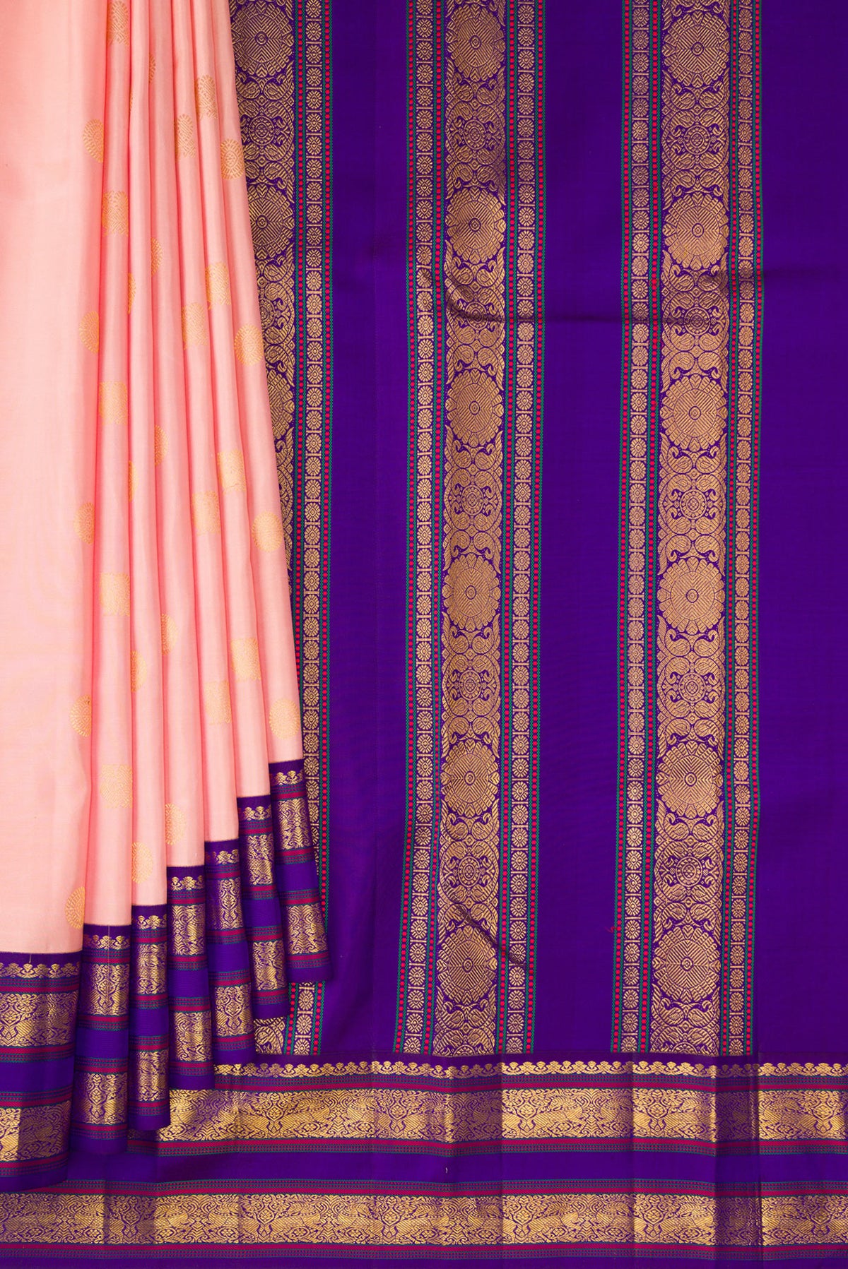 Pleats and pallu of Pure Silk Peach Kanjivaram Saree with Zari Butta on the body and Zari Border. 