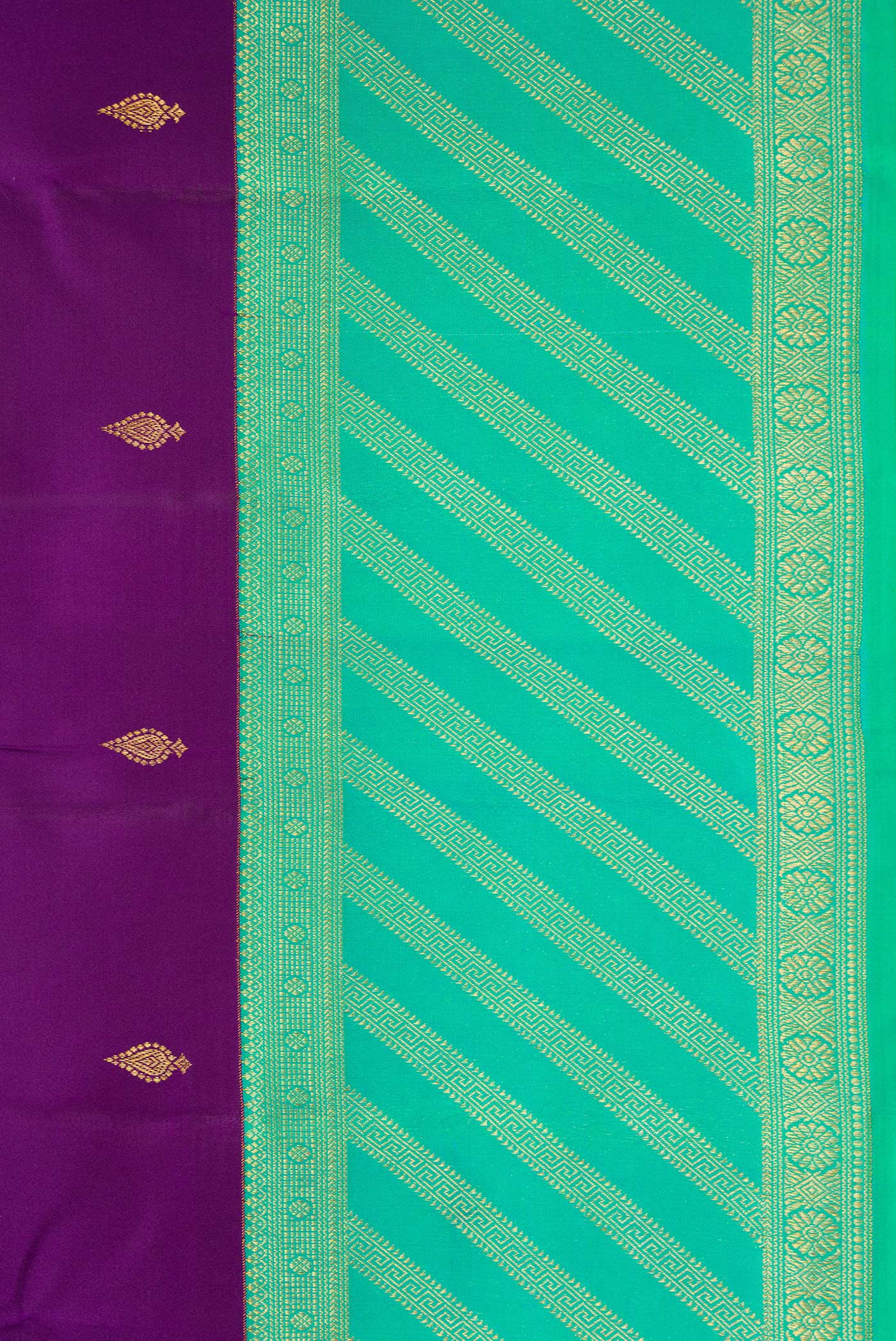 Border image of Purple Dual Tone Kanjivaram Silk Saree with Zari Butta on the body and Zari Border. 