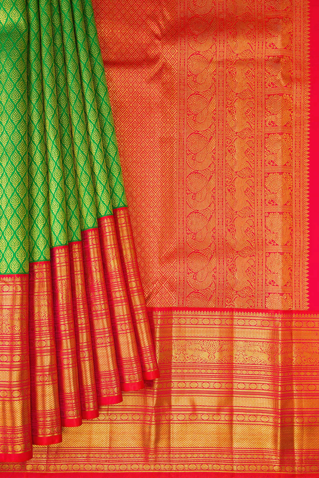 Pleats and pallu of Green Kanjivaram Silk Saree with Zari Brocade on the body and Zari Border. 