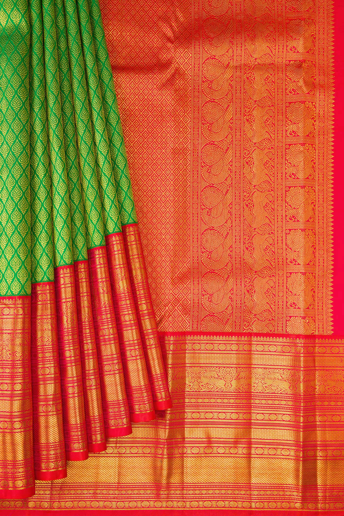 Pleats and pallu of Green Kanjivaram Silk Saree with Zari Brocade on the body and Zari Border. 