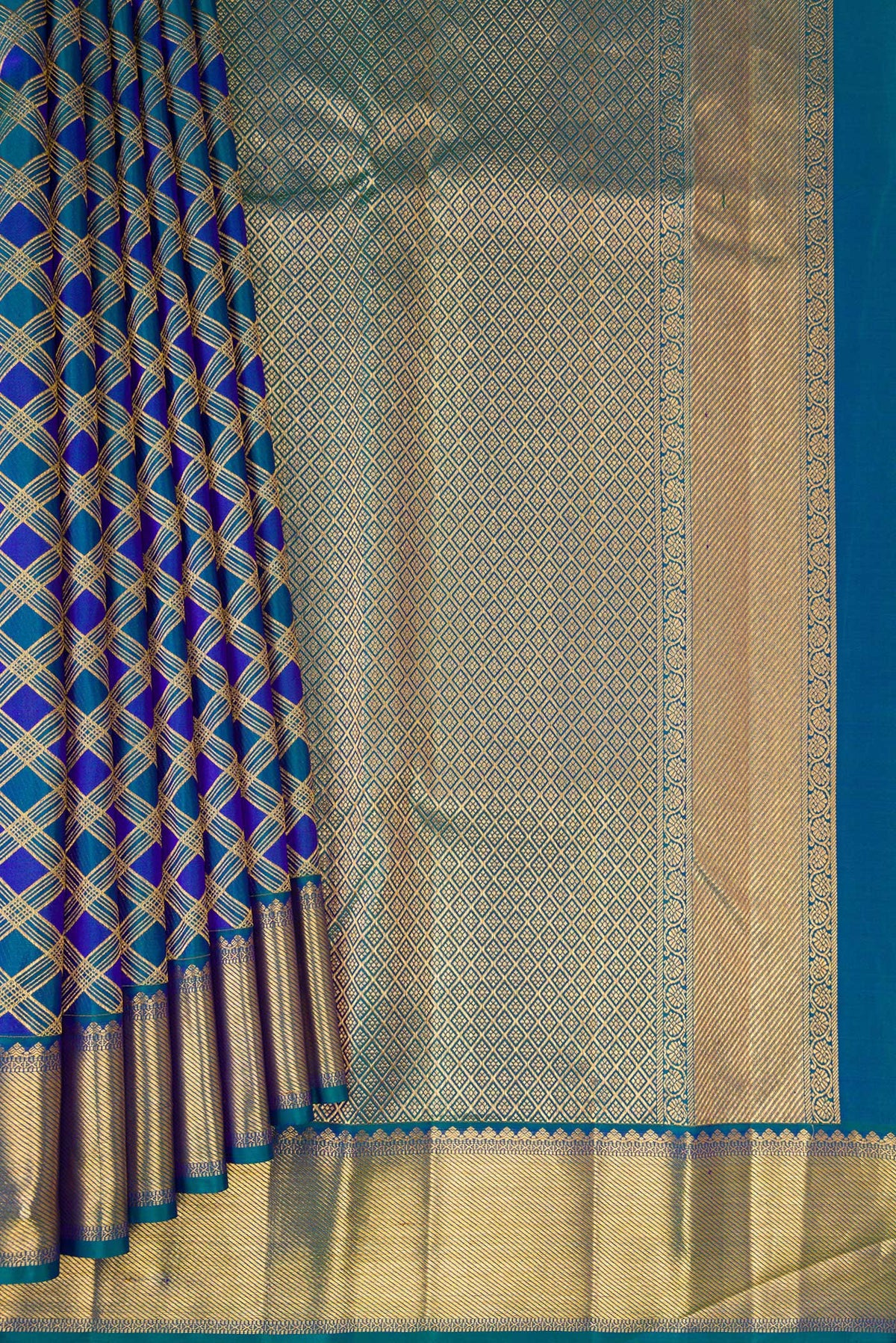 Pleats and pallu of Pure Silk Peacock Blue Dual Tone Kanjivaram Saree with Checked design on the body and Zari Border. 