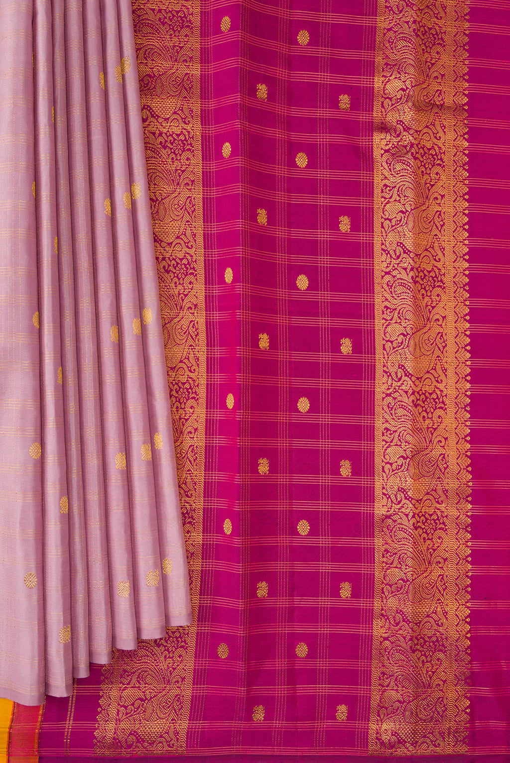 Pleats and pallu of Lavender Kanchipuram Silk Saree with Checked design on the body and Without Border. 