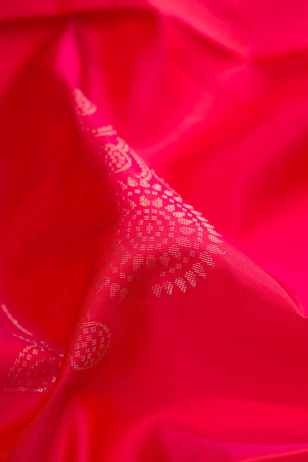 Close up of Pink Dual Tone Soft Silk Saree with Zari Butta on the body and Without Border.  displaying folds