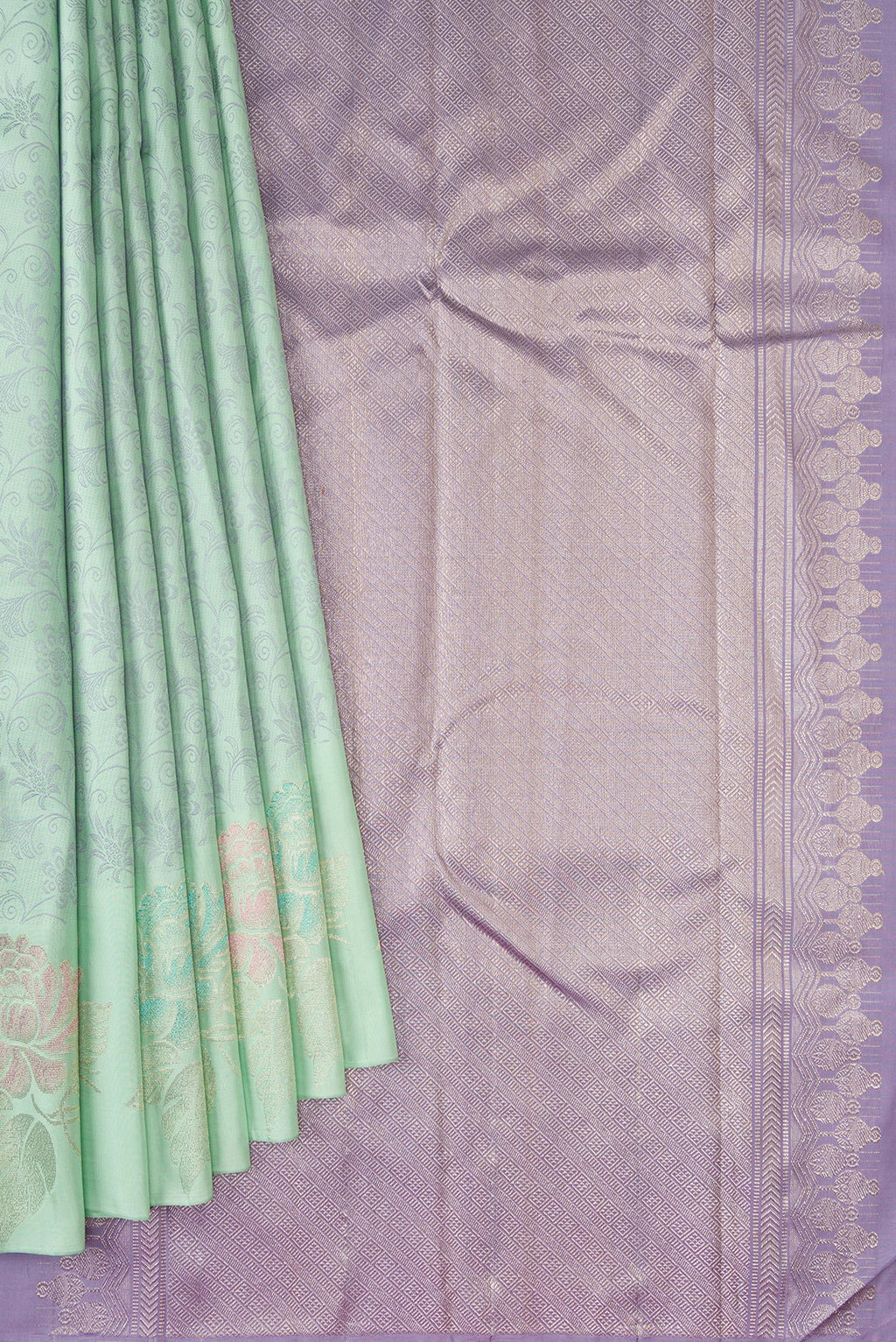 Pleats and pallu of Light Green Kanchipuram Silk Saree with Jacquard design on the body and Fancy Border. 