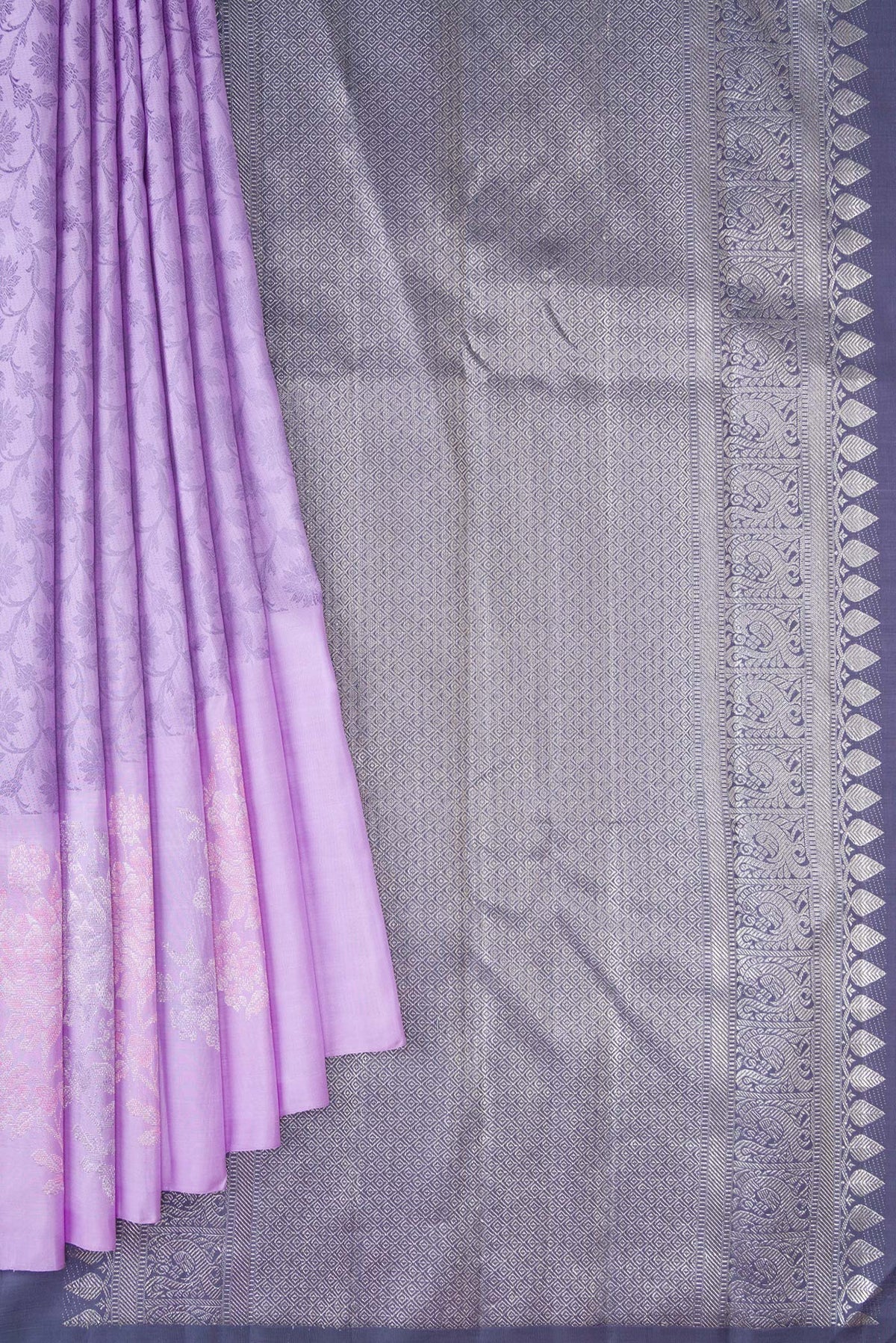 Pleats and pallu of Lavender Kanjivaram Silk Saree with Jacquard design on the body and Fancy Border. 