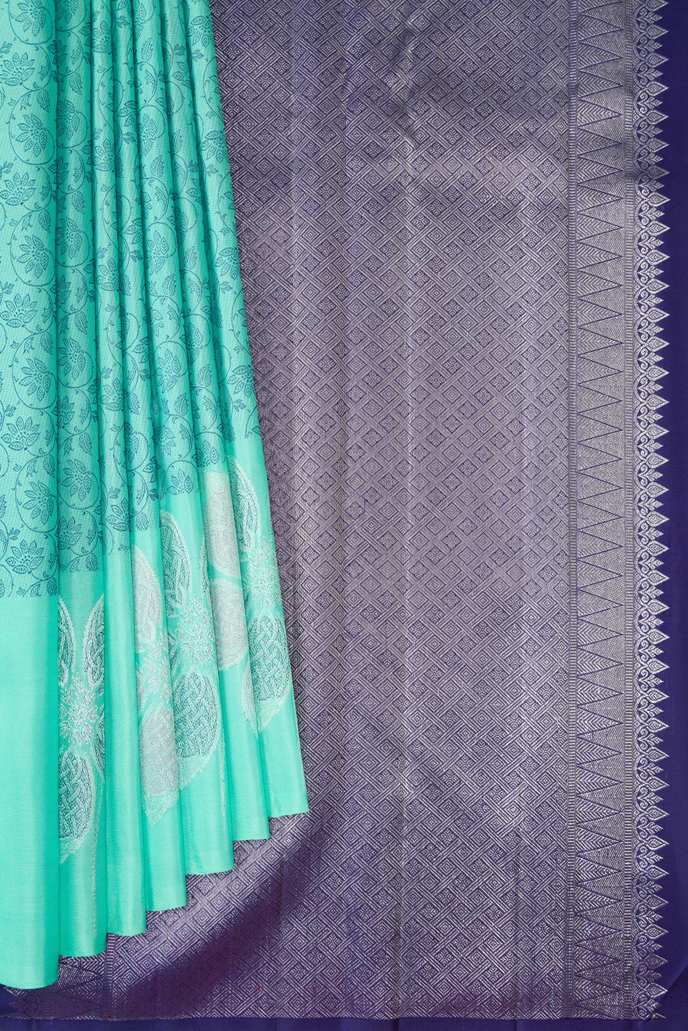 Pleats and pallu of Sea Green Kanjivaram Silk Saree with Jacquard design on the body and Fancy Border. 