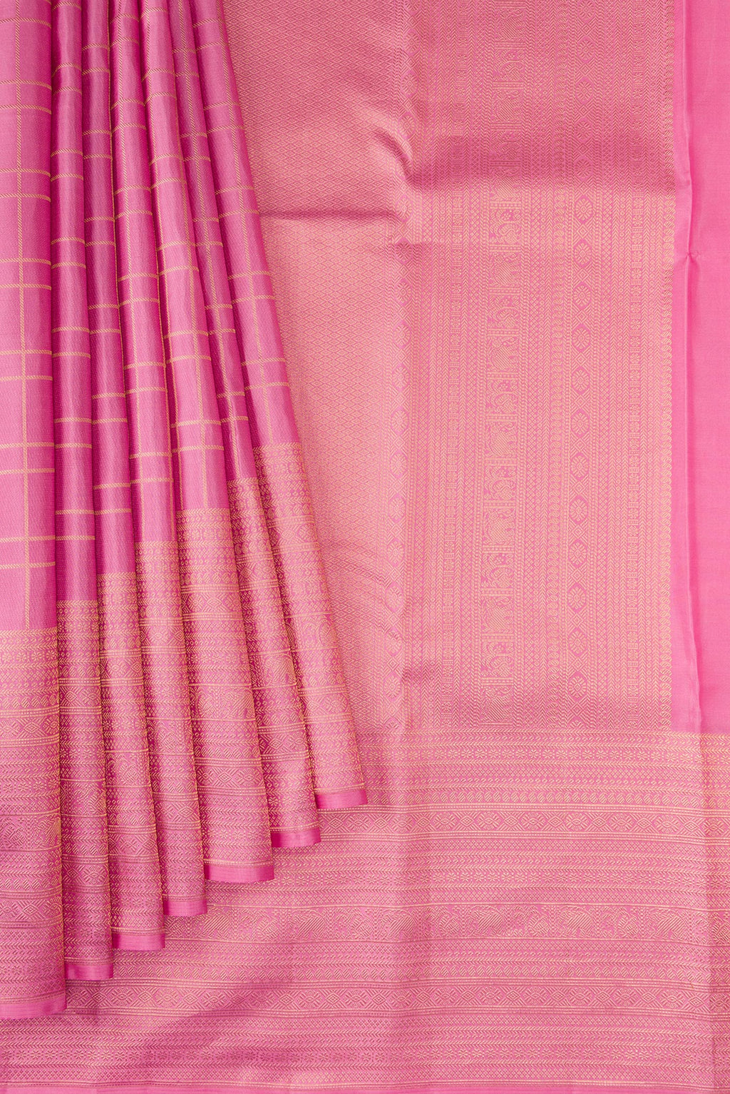 Pleats and pallu of Rose pink Kanjivaram Silk Saree with Checked design on the body and Zari Border. 