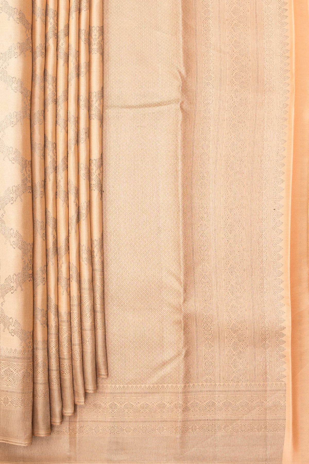 Pleats and pallu of Pure Silk Golden Peach Dual Tone Kanjivaram Saree with Zari Brocade on the body and Fancy Border. 