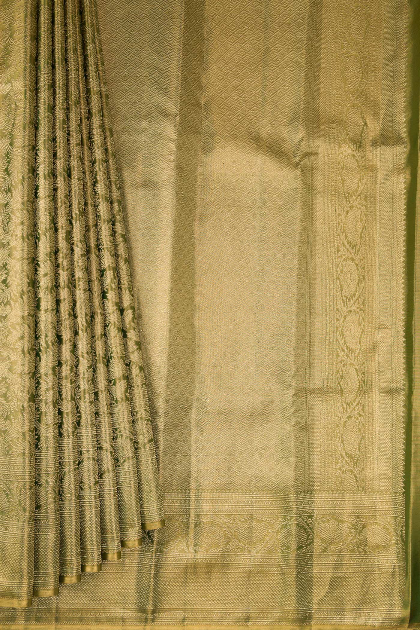 Pleats and pallu of Green Dual Tone Kanjivaram Tissue Silk Saree with Zari Brocade on the body and Fancy Border. 