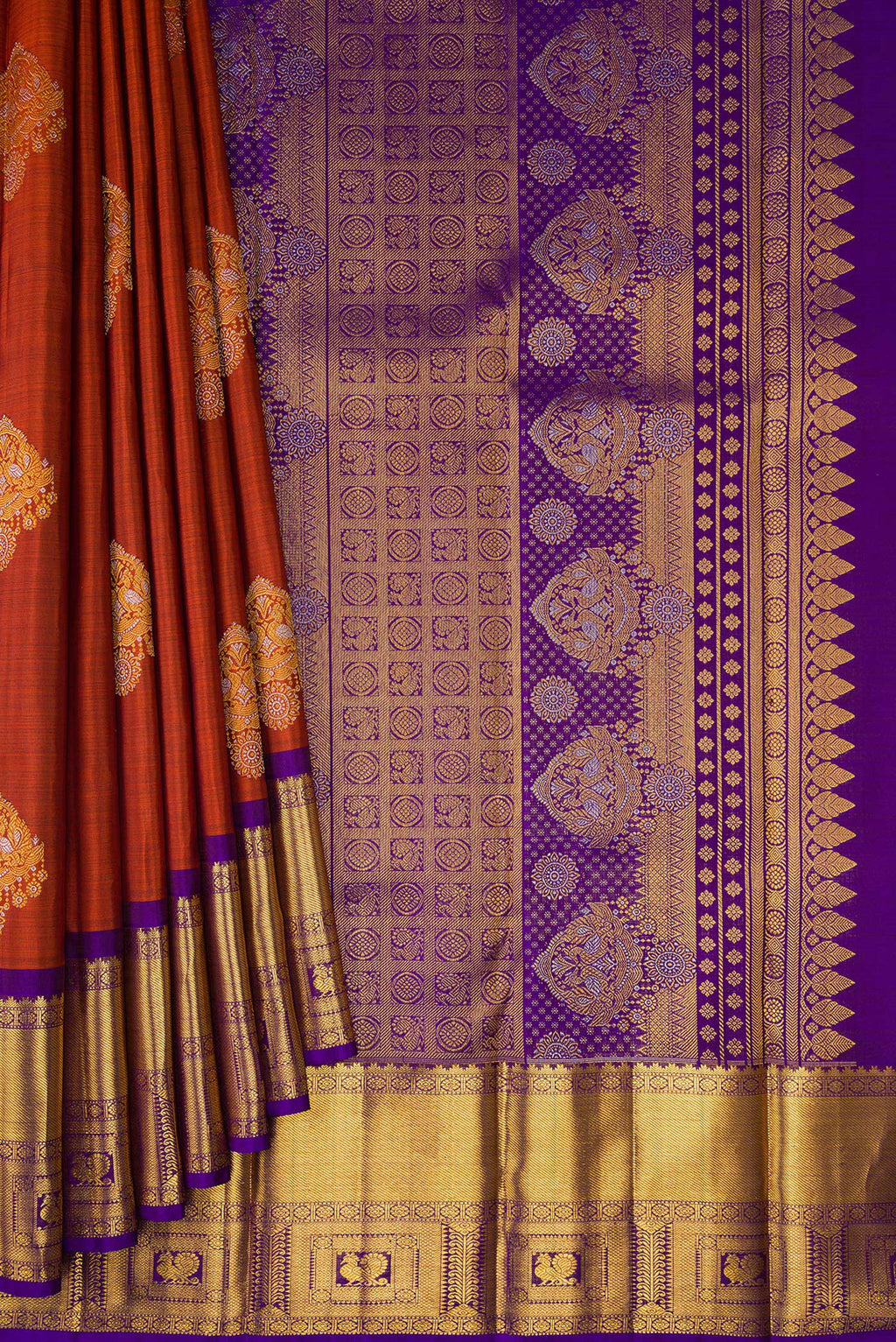Pleats and pallu of Pure Silk Rust Kanjivaram Saree with Zari Butta on the body and Zari Border. 