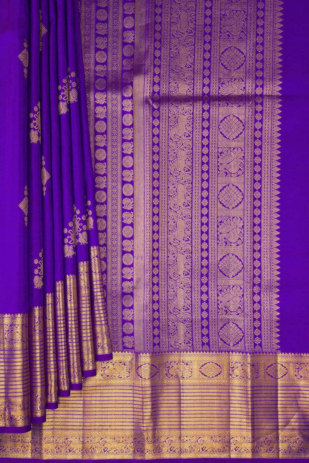 Pleats and pallu of Pure Silk Violet Kanjivaram Saree with Zari Butta on the body and Zari Border. 