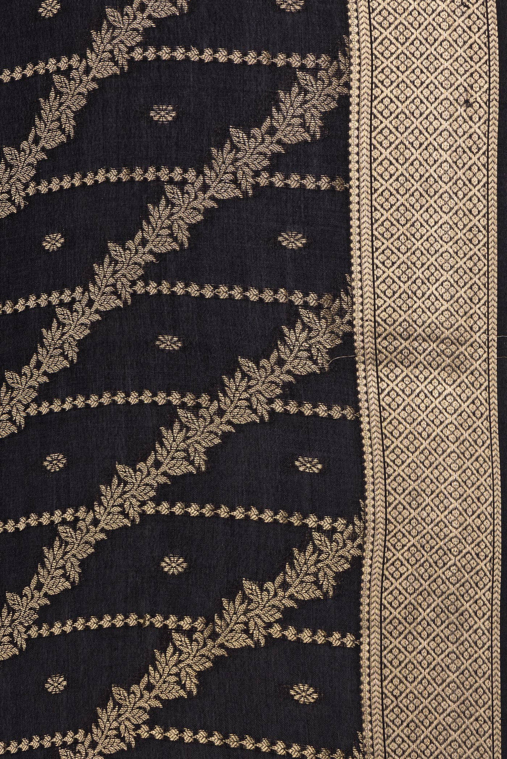 Border image of Coffee Brown Dual Tone Crepe Saree with Zari Brocade on the body and Zari Border. 