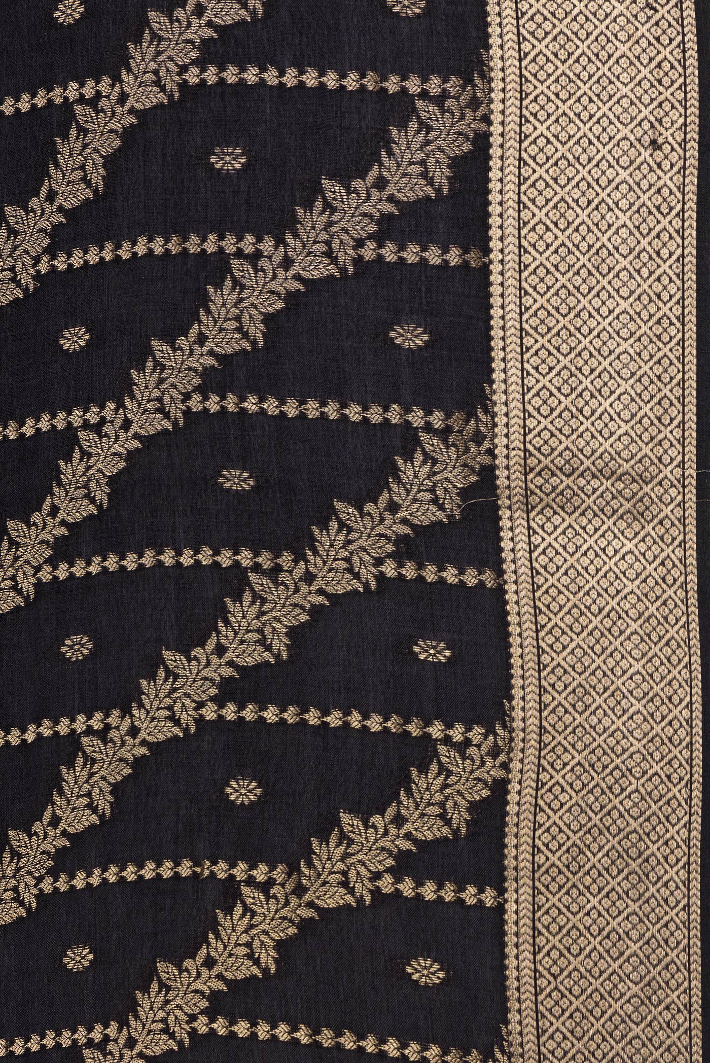 Border image of Coffee Brown Dual Tone Crepe Saree with Zari Brocade on the body and Zari Border. 